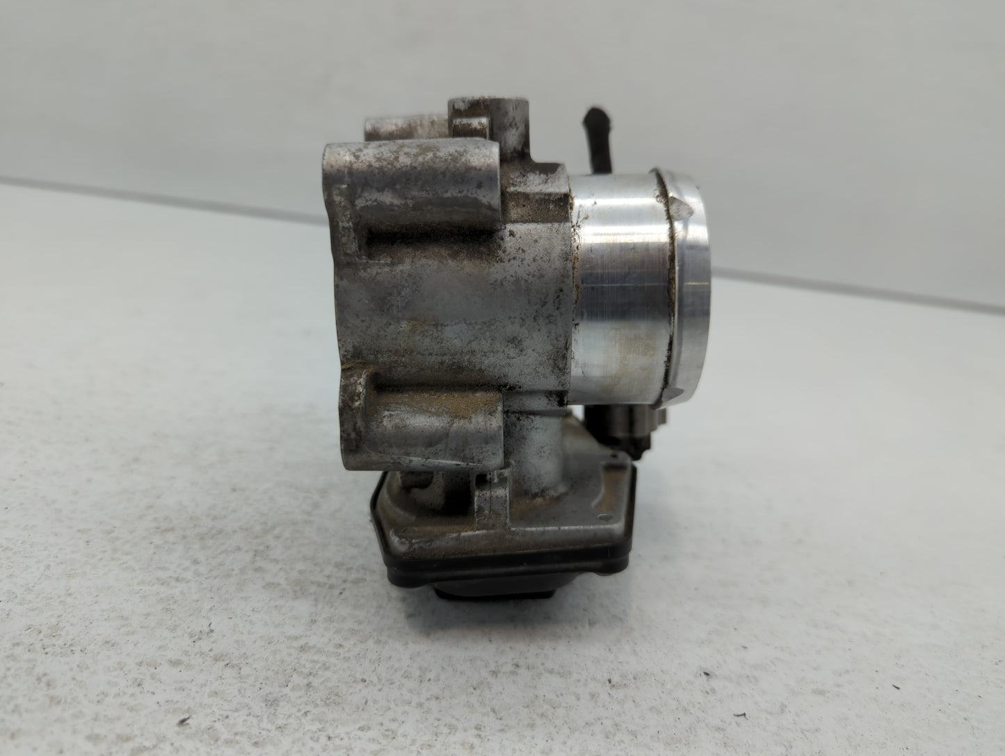 2014-2020 Ford Fusion Throttle Body P/N:DS7G-9F991-BB Fits Fits 2014 2015 2016 2017 2018 2019 2020 OEM Used Auto Parts - Oem