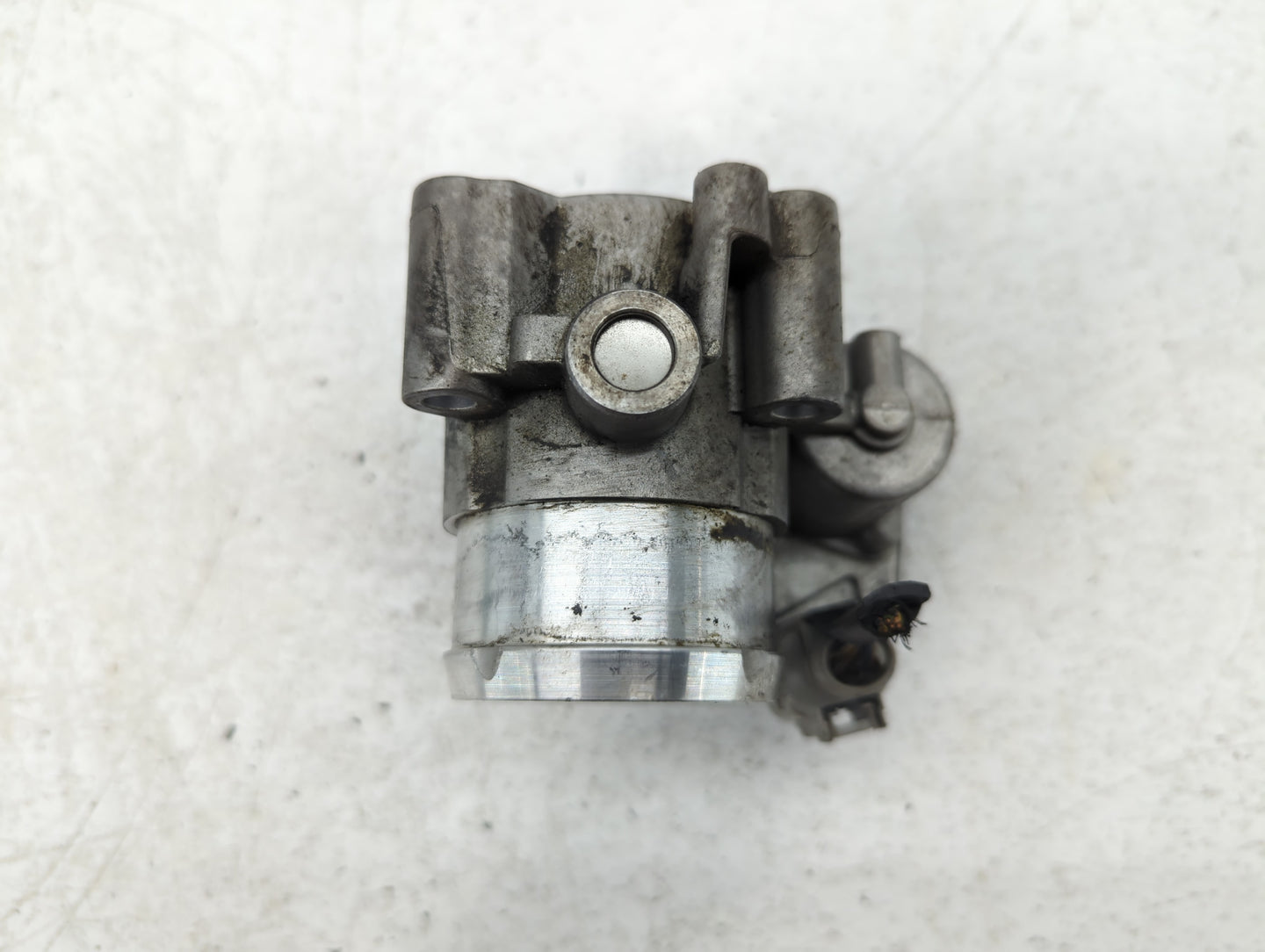 2014-2020 Ford Fusion Throttle Body P/N:DS7G-9F991-BB Fits Fits 2014 2015 2016 2017 2018 2019 2020 OEM Used Auto Parts - Oem