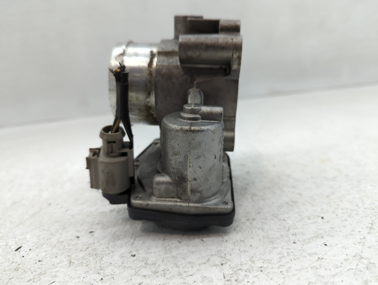 2014-2020 Ford Fusion Throttle Body P/N:DS7G-9F991-BB Fits Fits 2014 2015 2016 2017 2018 2019 2020 OEM Used Auto Parts - Oem