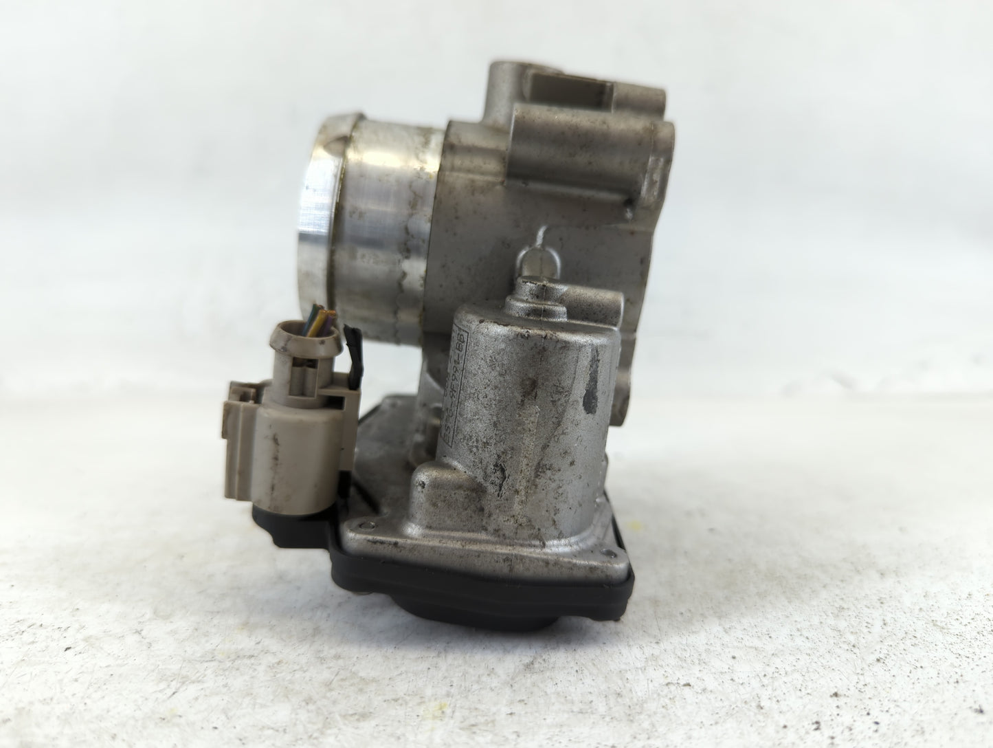 2014-2020 Ford Fusion Throttle Body P/N:B15 008 4751 DS7G-9F991-BB Fits Fits 2014 2015 2016 2017 2018 2019 2020 OEM Used Aut