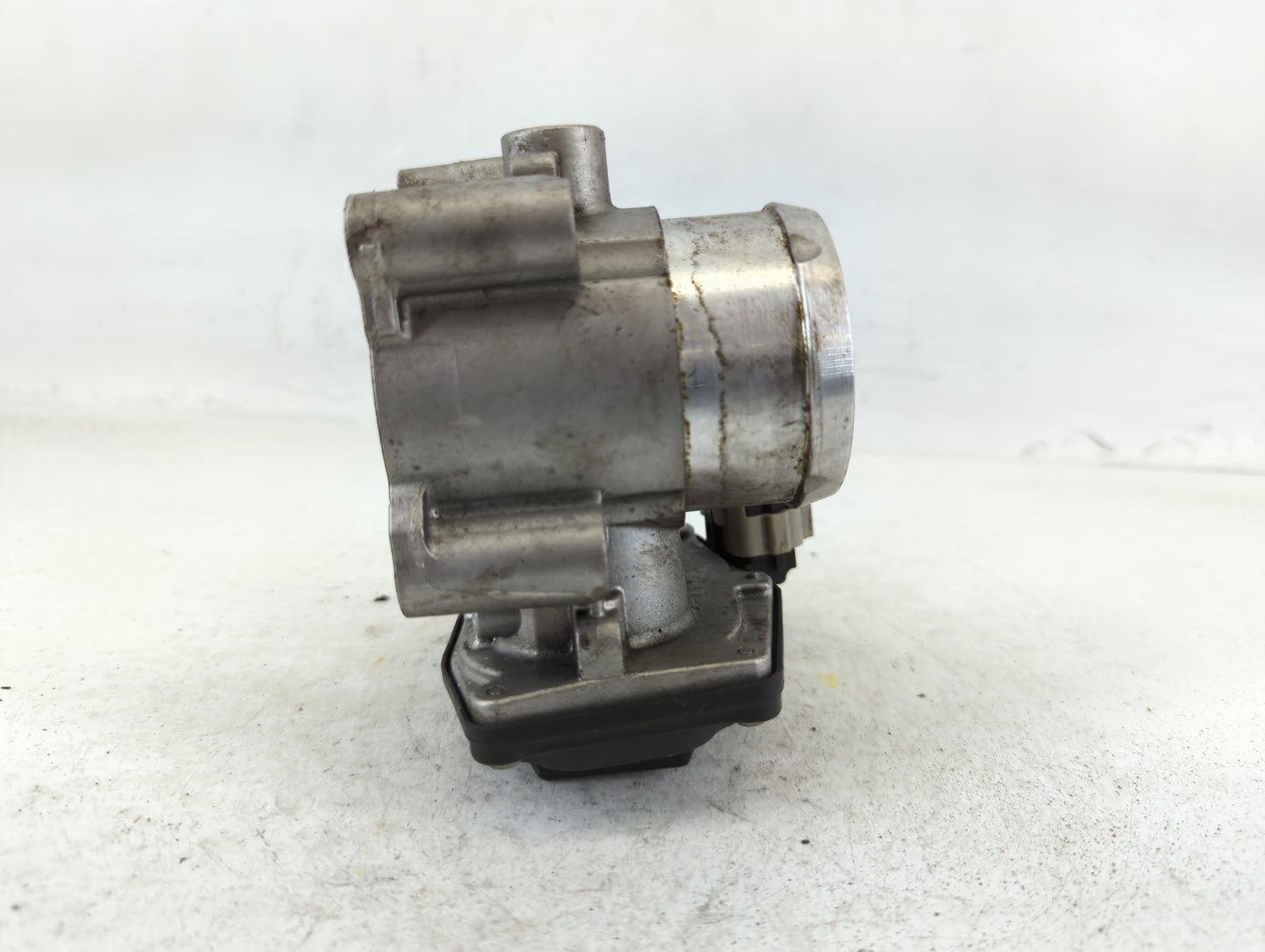 2014-2020 Ford Fusion Throttle Body P/N:B15 008 4751 DS7G-9F991-BB Fits Fits 2014 2015 2016 2017 2018 2019 2020 OEM Used Aut