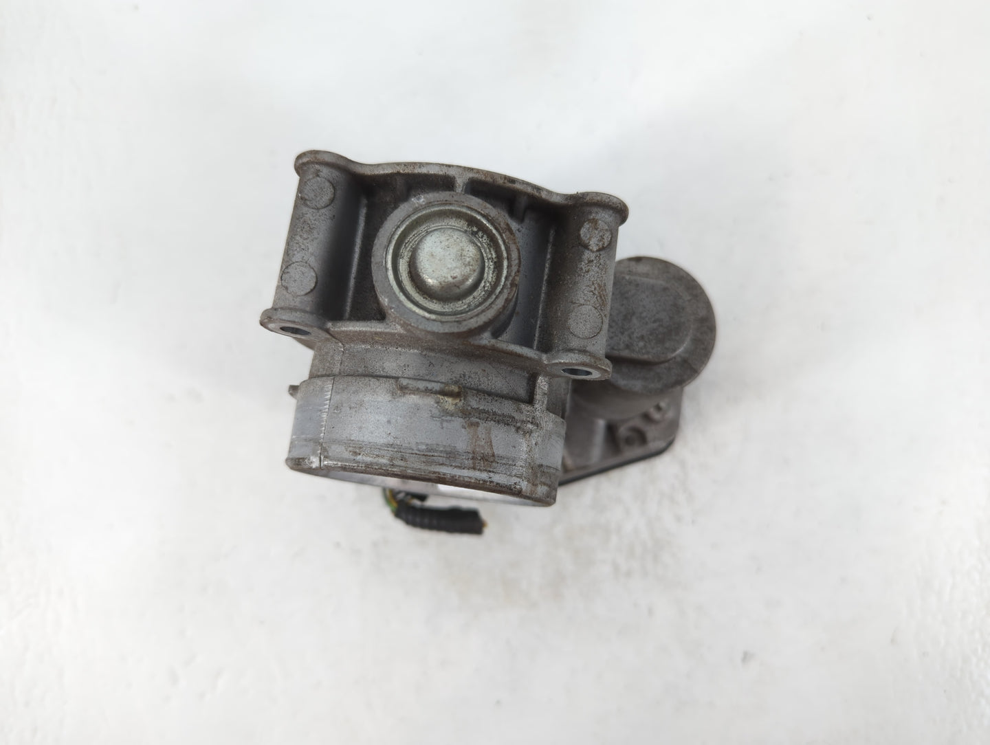 2013-2020 Ford Fusion Throttle Body P/N:2E1431B-0821 Fits Fits 2013 2014 2015 2016 2017 2018 2019 2020 2021 2022 OEM Used Au