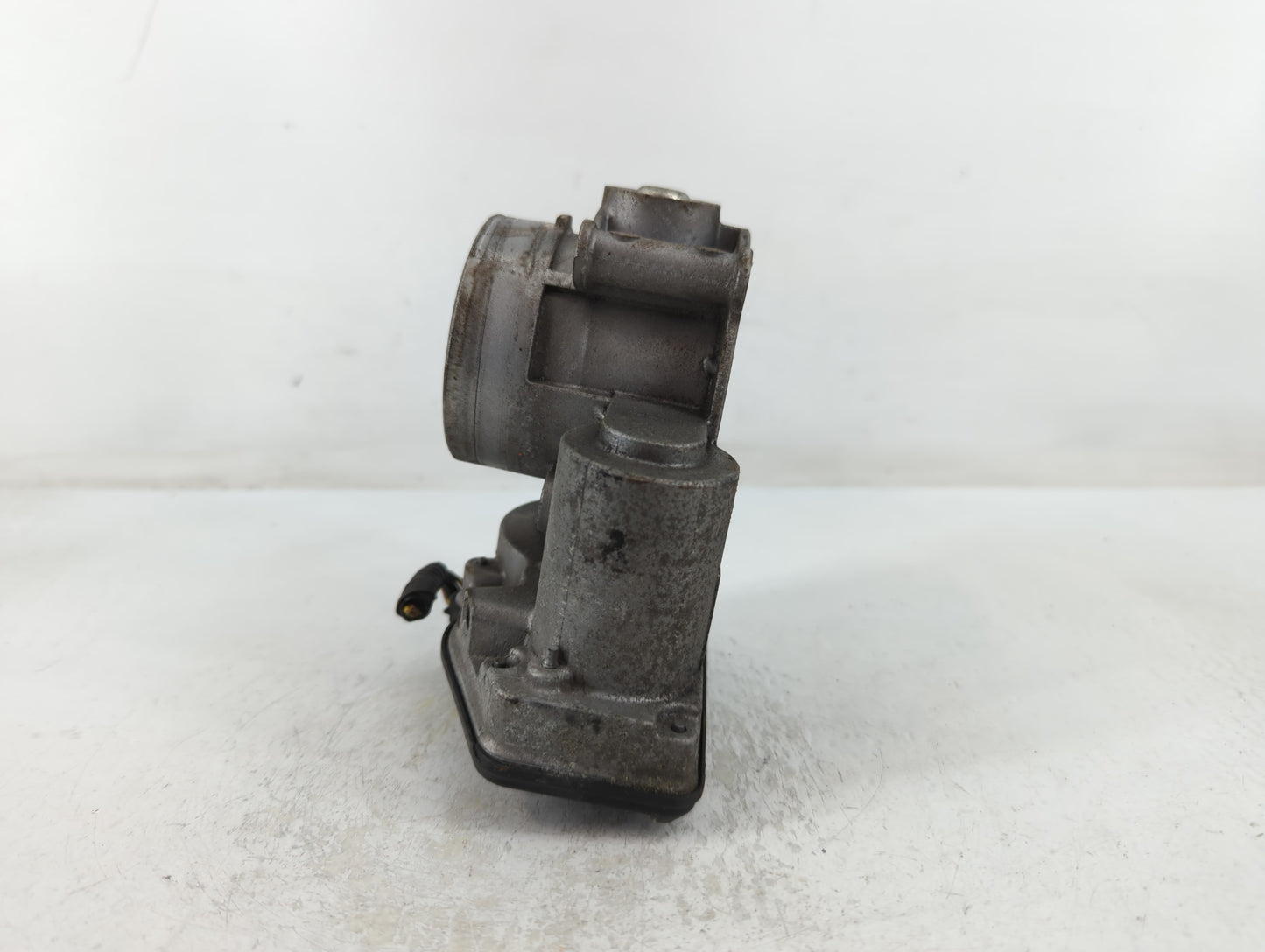 2013-2020 Ford Fusion Throttle Body P/N:2E1431B-0821 Fits Fits 2013 2014 2015 2016 2017 2018 2019 2020 2021 2022 OEM Used Au