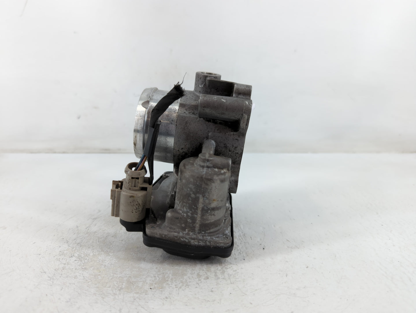 2014-2020 Ford Fusion Throttle Body P/N:DS7G-9F991-BB Fits Fits 2014 2015 2016 2017 2018 2019 2020 OEM Used Auto Parts - Oem