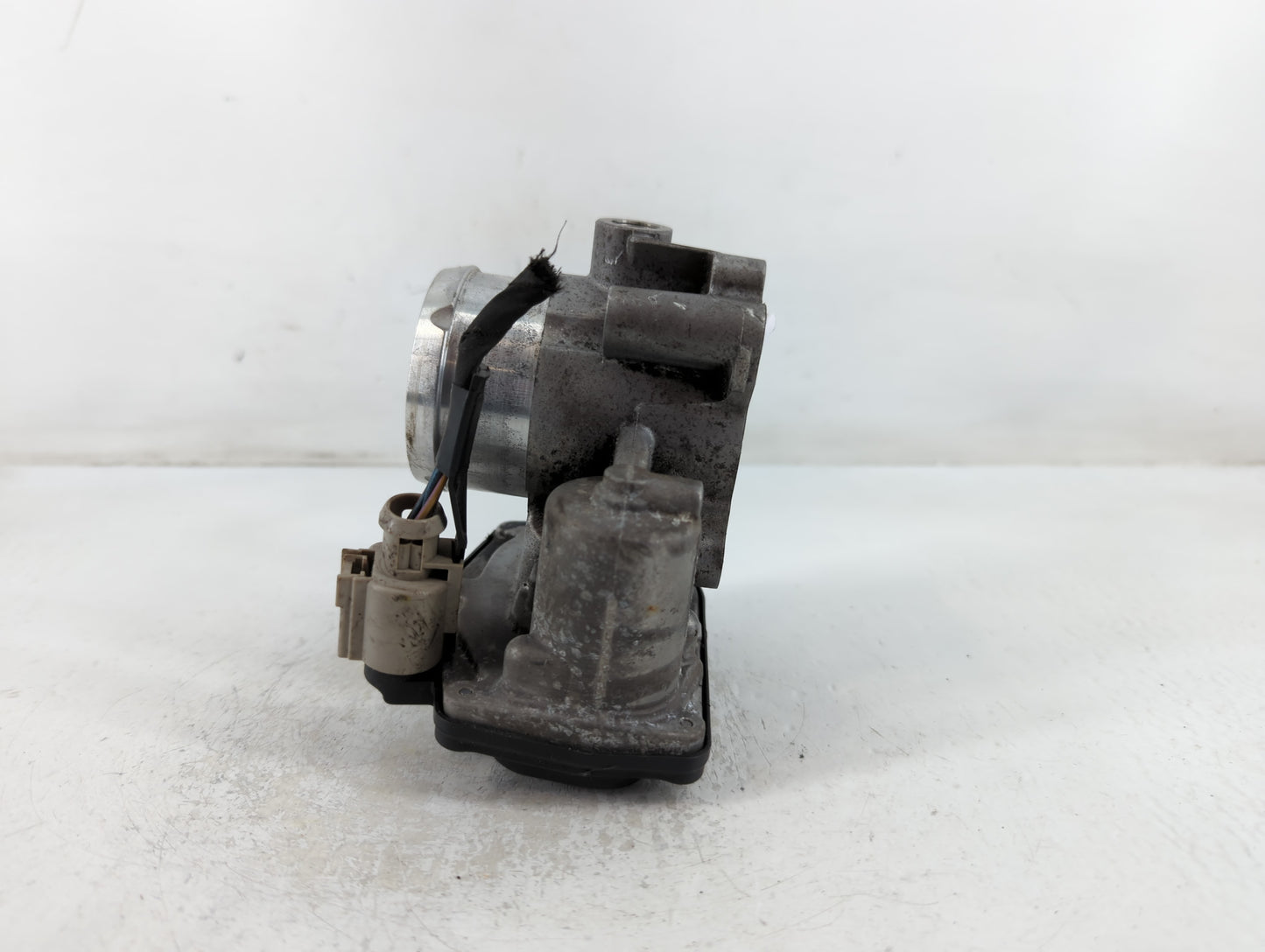 2014-2020 Ford Fusion Throttle Body P/N:DS7G-9F991-BB Fits Fits 2014 2015 2016 2017 2018 2019 2020 OEM Used Auto Parts - Oem