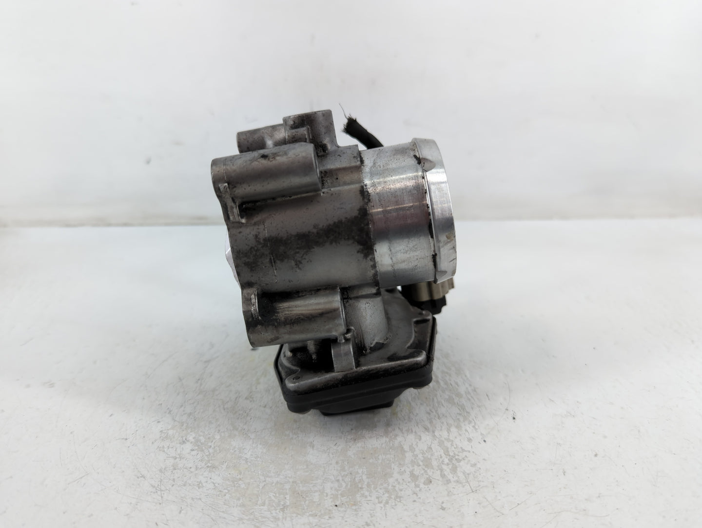 2014-2020 Ford Fusion Throttle Body P/N:DS7G-9F991-BB Fits Fits 2014 2015 2016 2017 2018 2019 2020 OEM Used Auto Parts - Oem