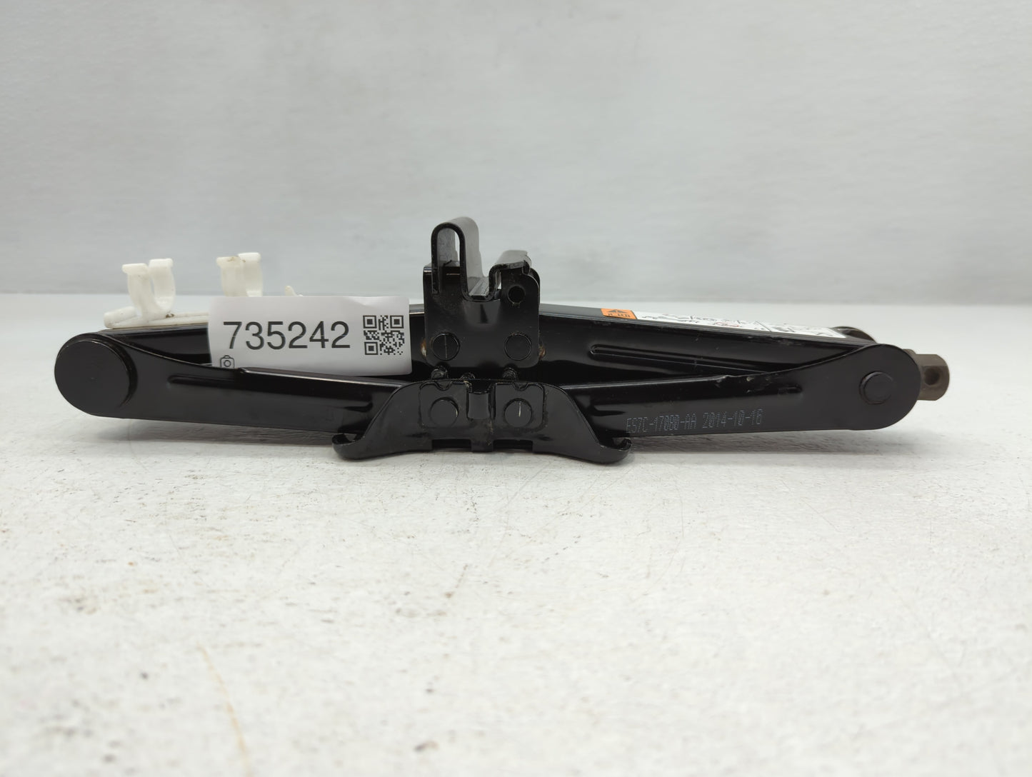 2015 Ford Fusion Spare Scissor Car Jack 735242 - Oemusedautoparts1.com