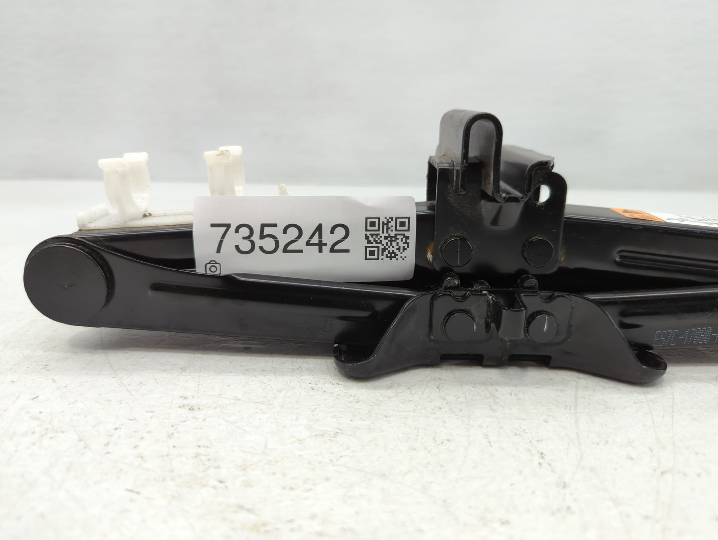 2015 Ford Fusion Spare Scissor Car Jack 735242 - Oemusedautoparts1.com
