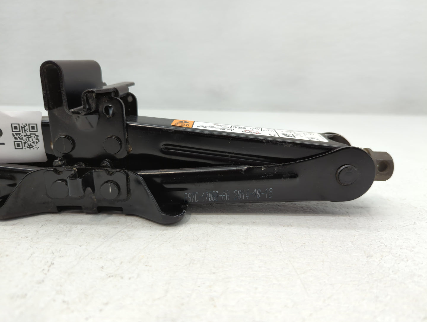 2015 Ford Fusion Spare Scissor Car Jack 735242 - Oemusedautoparts1.com