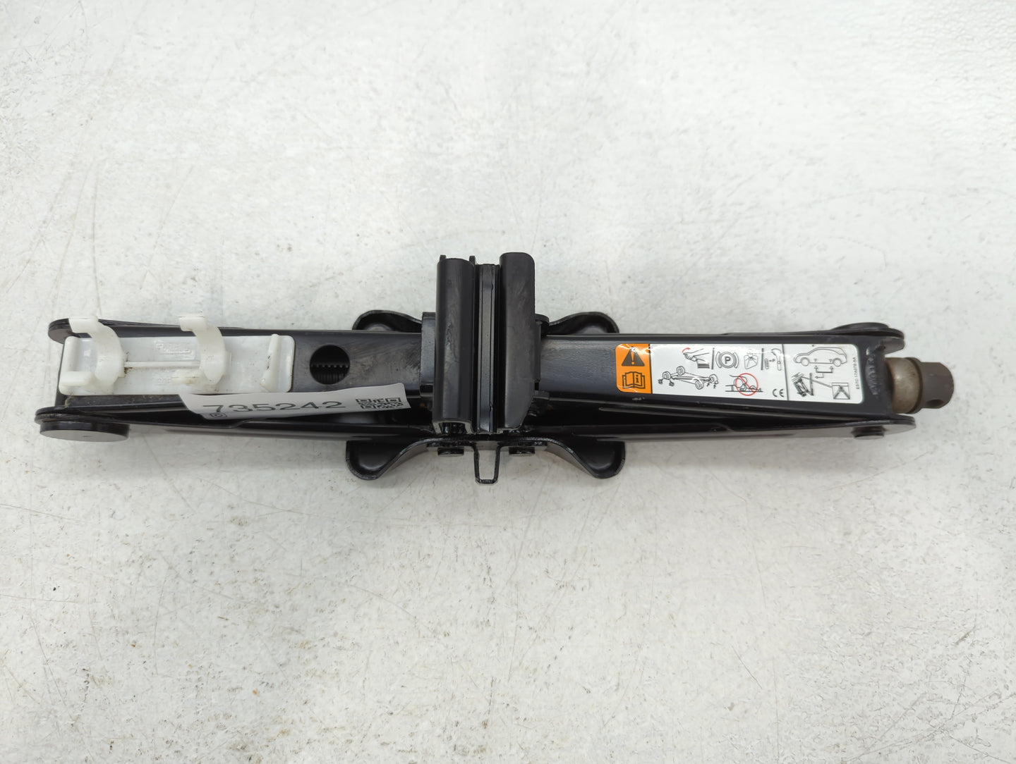 2015 Ford Fusion Spare Scissor Car Jack 735242 - Oemusedautoparts1.com