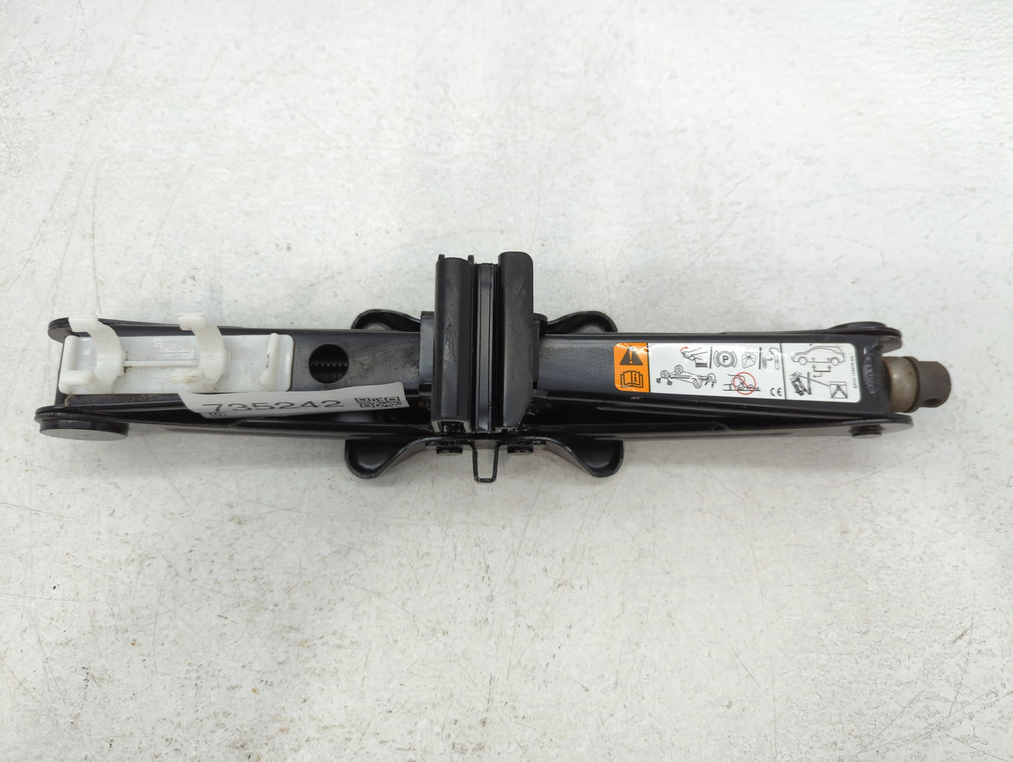 2015 Ford Fusion Spare Scissor Car Jack 735242 - Oemusedautoparts1.com