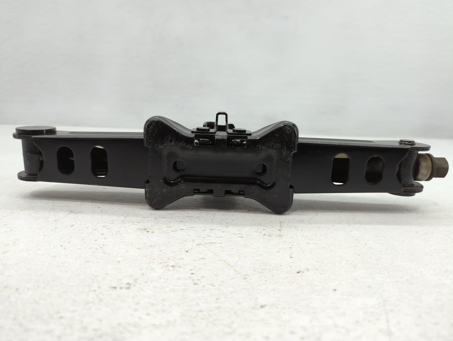 2015 Ford Fusion Spare Scissor Car Jack 735242 - Oemusedautoparts1.com