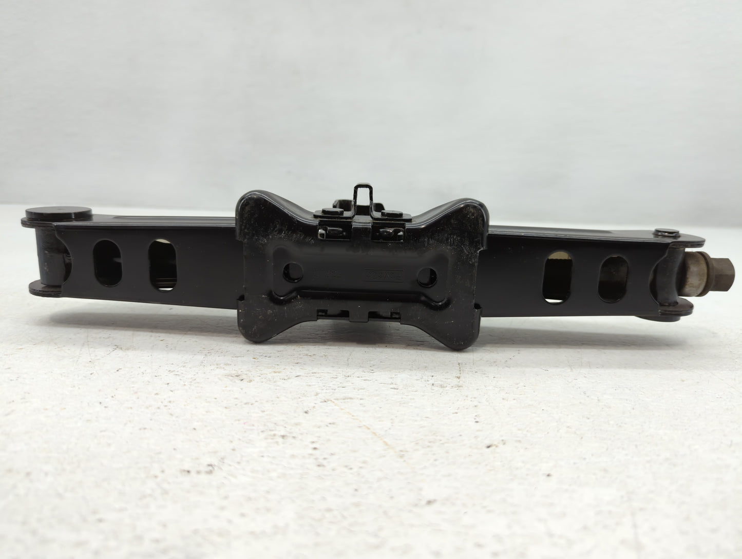 2015 Ford Fusion Spare Scissor Car Jack 735242 - Oemusedautoparts1.com