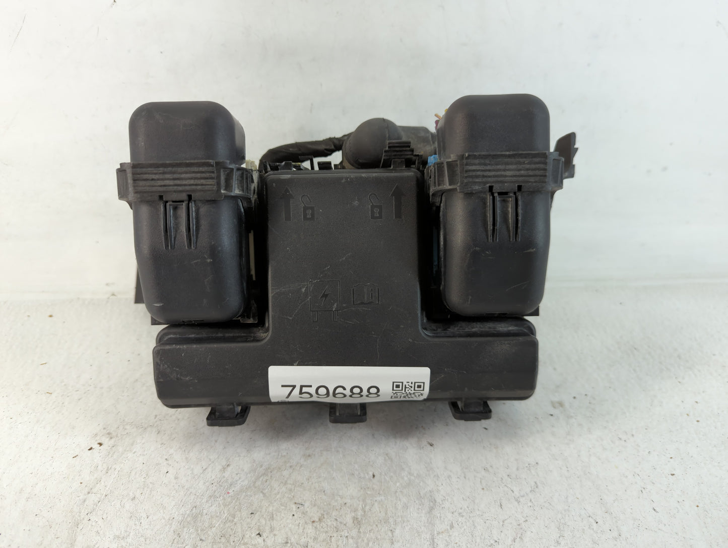 2015-2016 Ford Fusion Fusebox Fuse Box Panel Relay Module P/N:DG9T14A075AA Fits Fits 2015 2016 OEM Used Auto Parts - Oemused