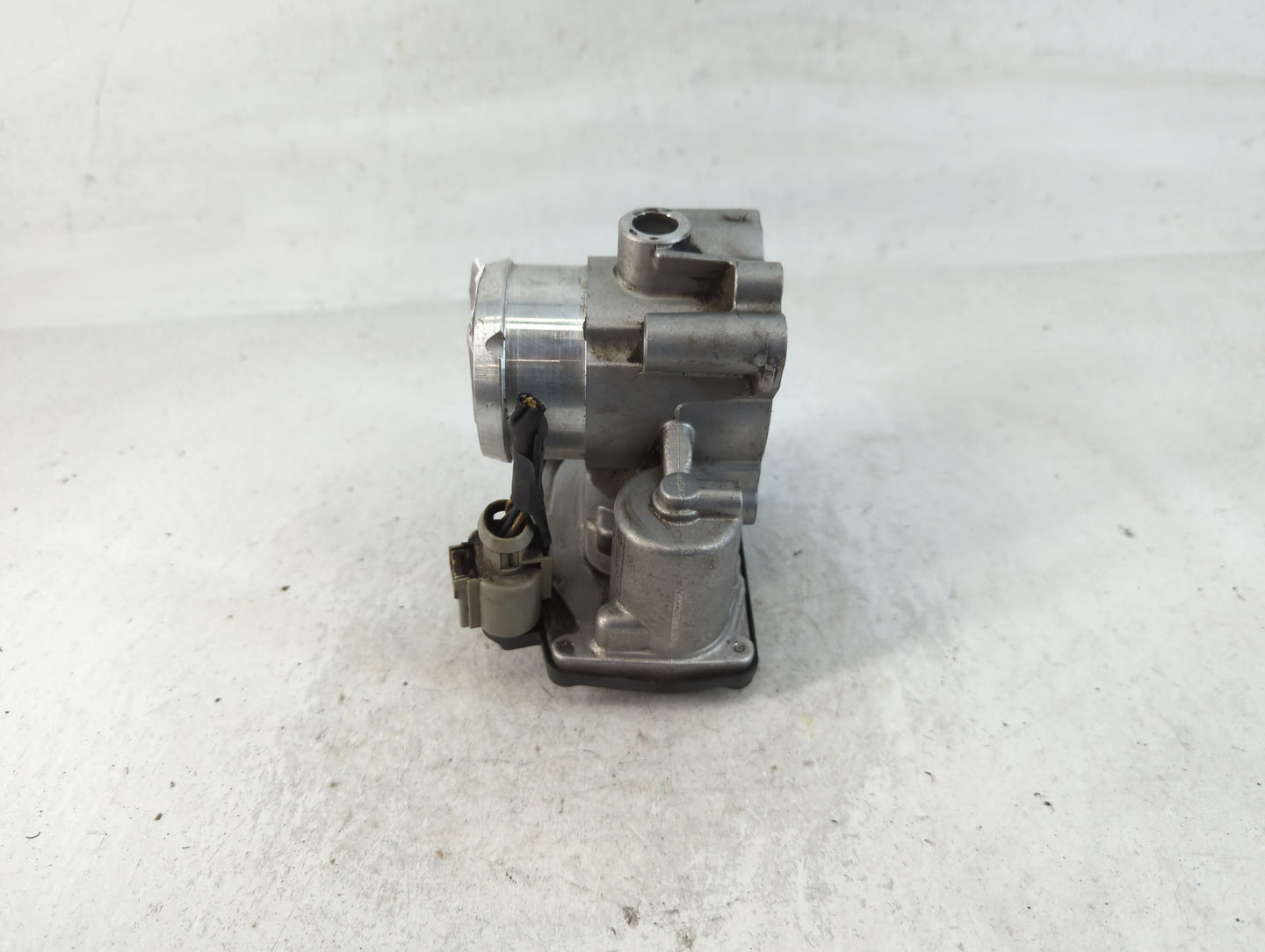 2014-2020 Ford Fusion Throttle Body P/N:DS7G-9F991-BB B14 094 5430 Fits Fits 2014 2015 2016 2017 2018 2019 2020 OEM Used Aut