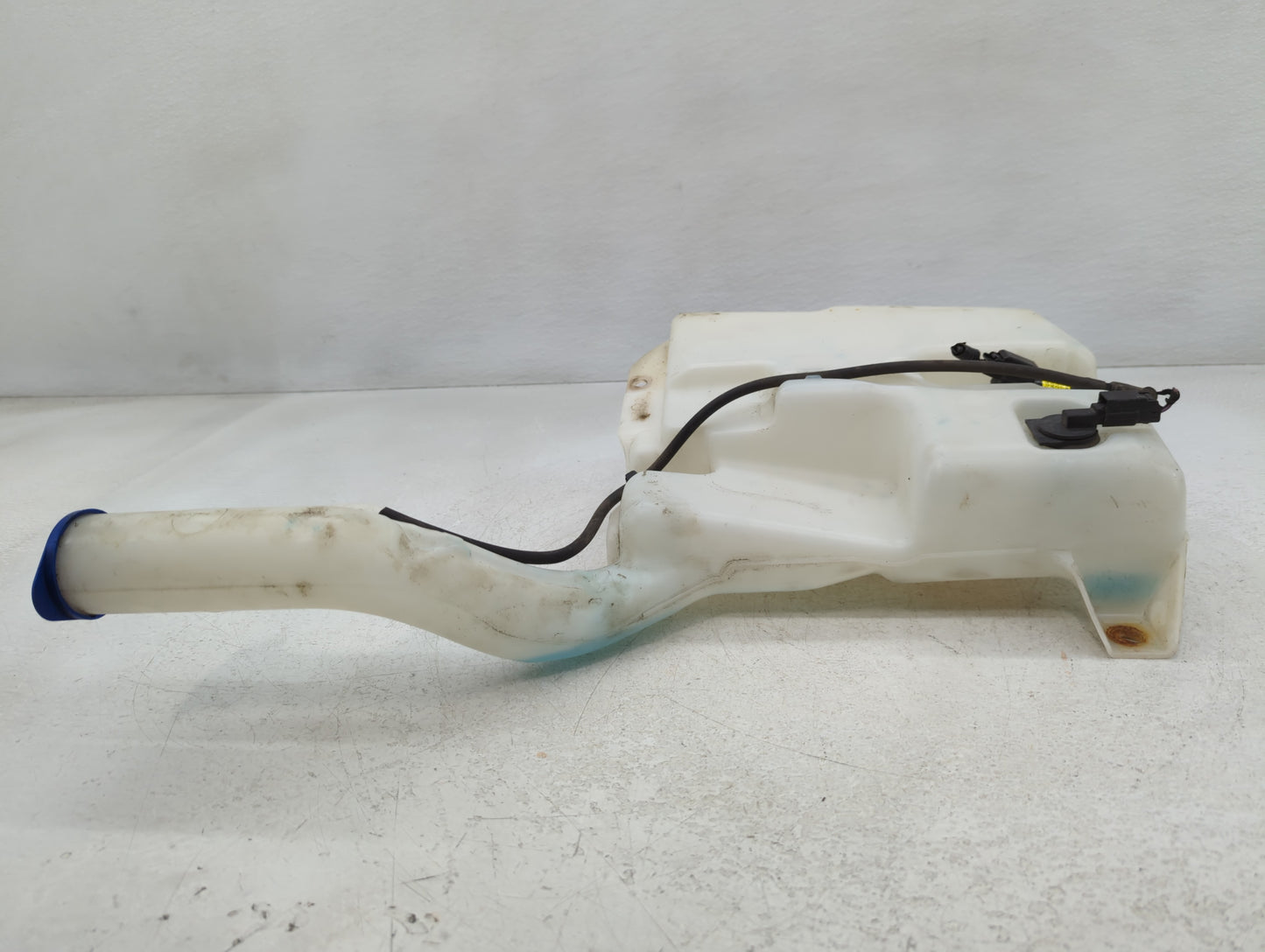 2015 Ford Mondeo Windshield Washer Fluid Reservoir Bottle Oem - Oemusedautoparts1.com