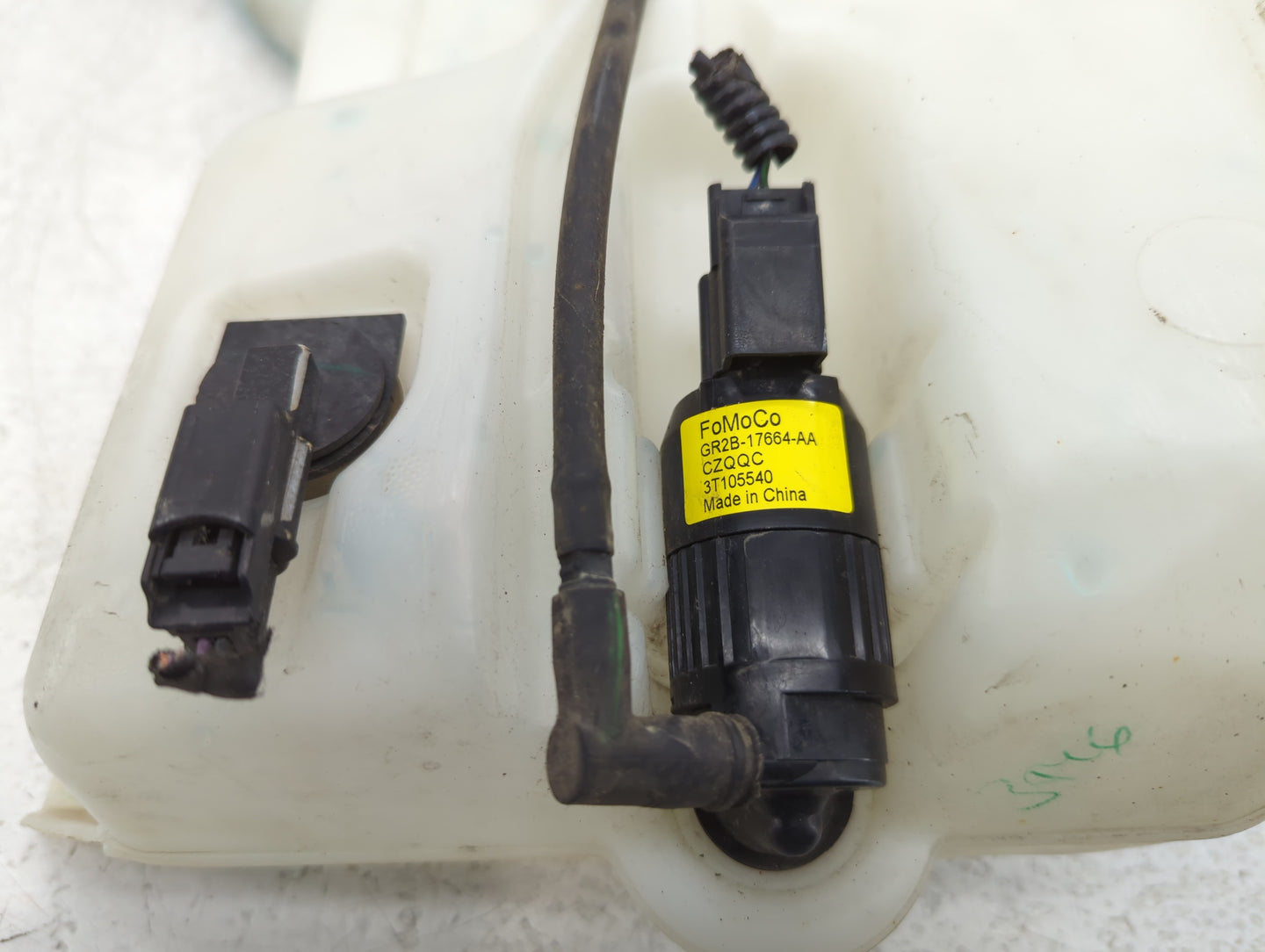 2015 Ford Mondeo Windshield Washer Fluid Reservoir Bottle Oem - Oemusedautoparts1.com
