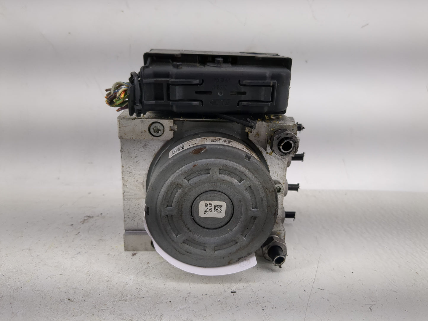 2015 Ford Mustang ABS Pump Control Module Replacement P/N:FR3C-2C405-BE FR3C-2C219-BE Fits OEM Used Auto Parts - Oemusedauto