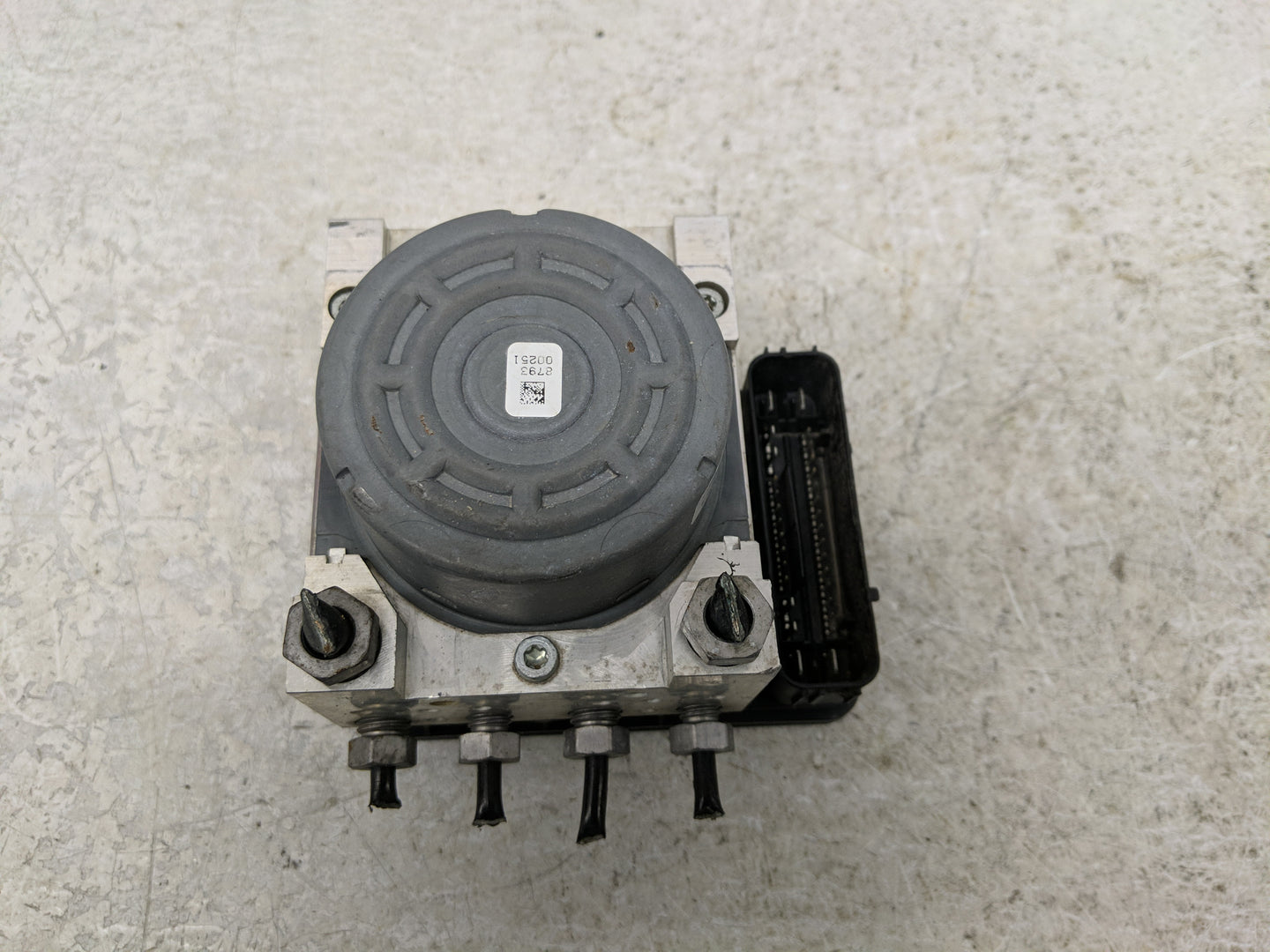 2015 Ford Mustang ABS Pump Control Module Replacement P/N:FR3C-2C405-BE Fits OEM Used Auto Parts - Oemusedautoparts1.com