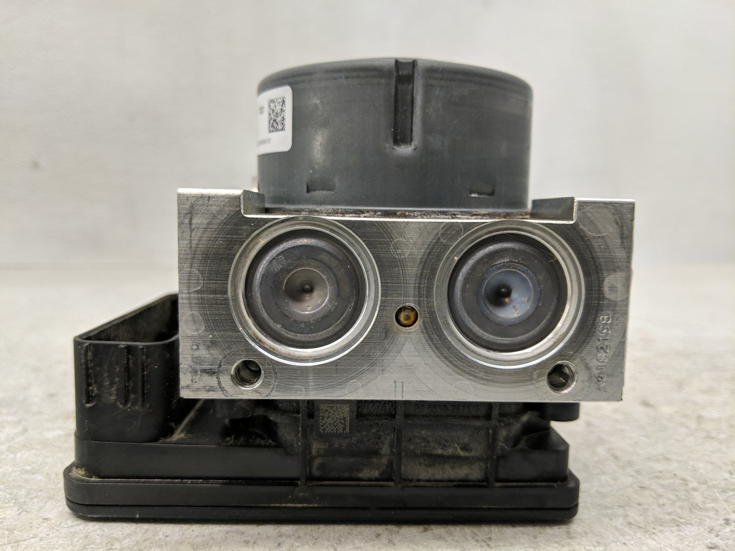 2015 Ford Mustang ABS Pump Control Module Replacement P/N:FR3C-2C405-BE Fits OEM Used Auto Parts - Oemusedautoparts1.com