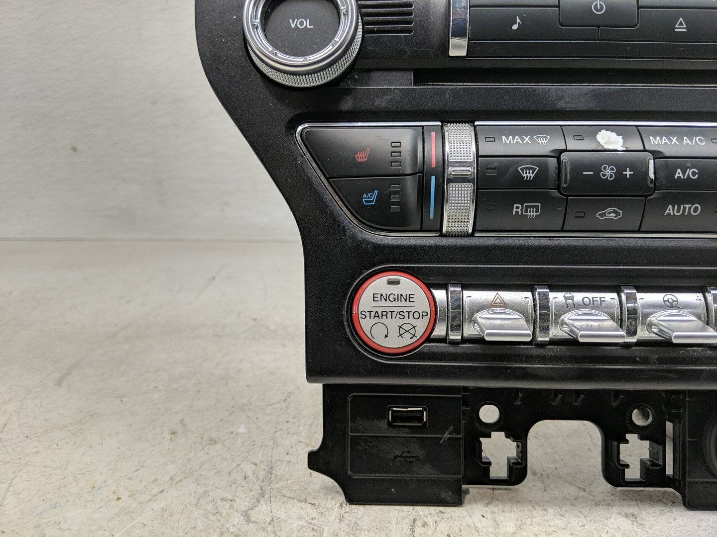 2015 Ford Mustang Climate Control Module Temperature AC/Heater Replacement P/N:FR3T-18E245-DE Fits OEM Used Auto Parts - Oem