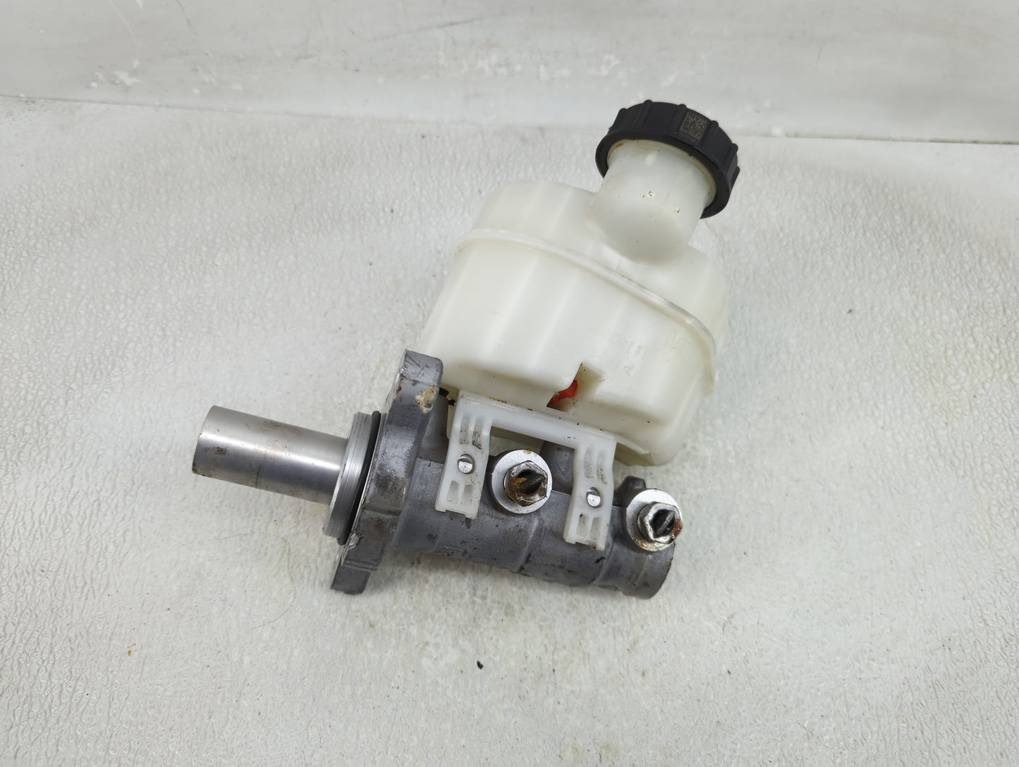 2015-2022 Ford Mustang Brake Master Cylinder - Oemusedautoparts1.com