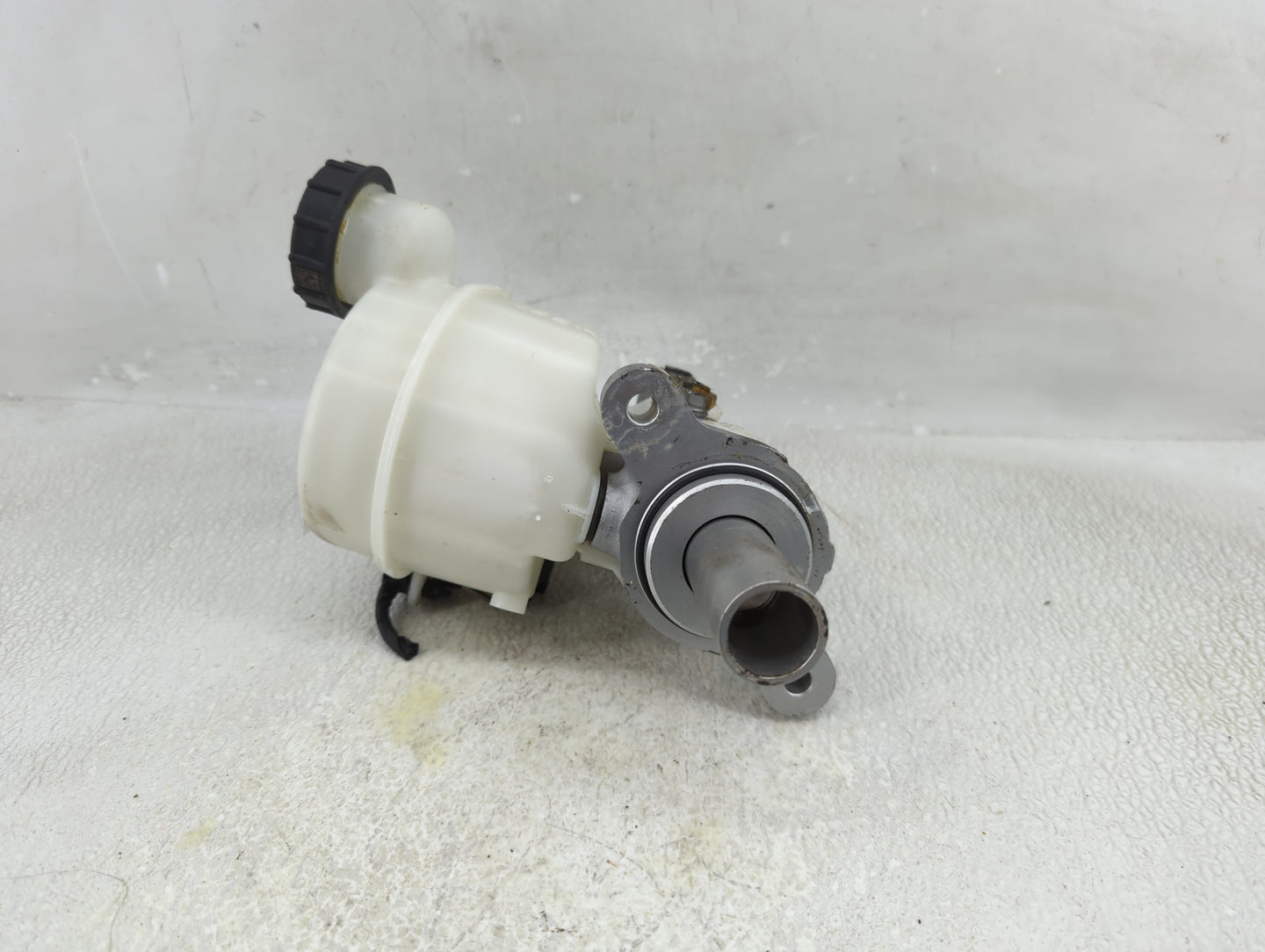 2015-2022 Ford Mustang Brake Master Cylinder - Oemusedautoparts1.com