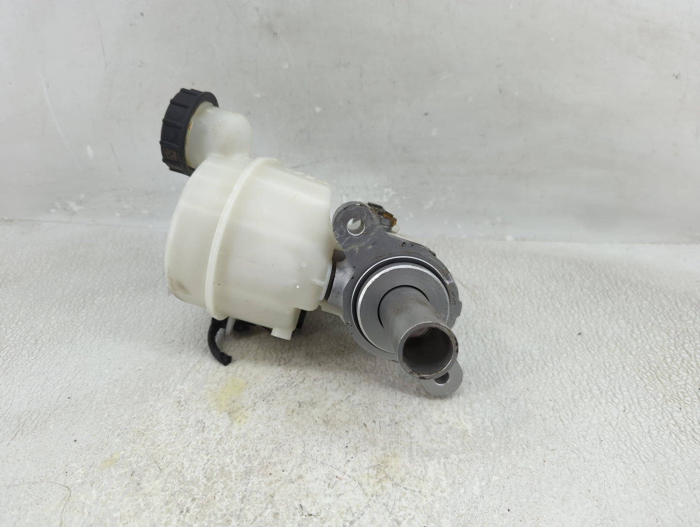 2015-2022 Ford Mustang Brake Master Cylinder - Oemusedautoparts1.com