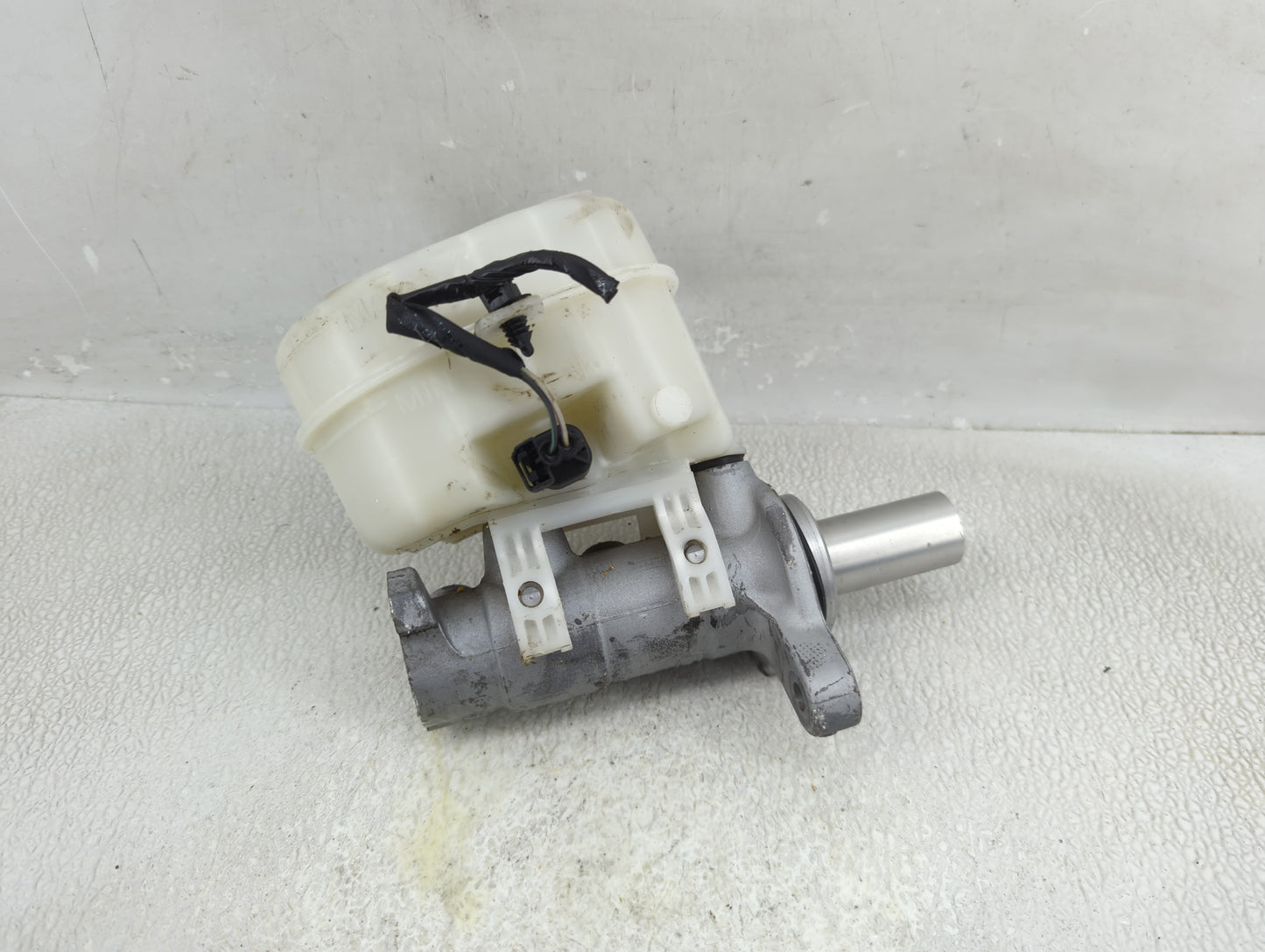 2015-2022 Ford Mustang Brake Master Cylinder - Oemusedautoparts1.com