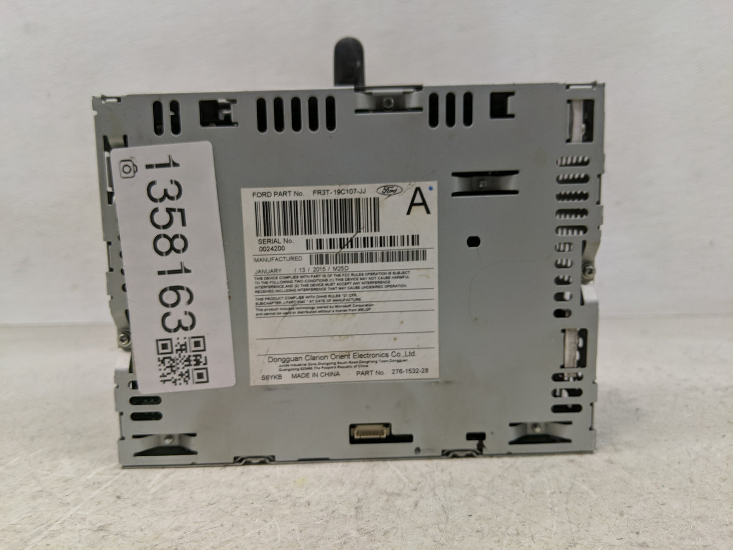 2015-2016 Ford Mustang Radio AM FM Cd Player Receiver Replacement P/N:FR3T-19C107-JJ Fits Fits 2015 2016 OEM Used Auto Parts
