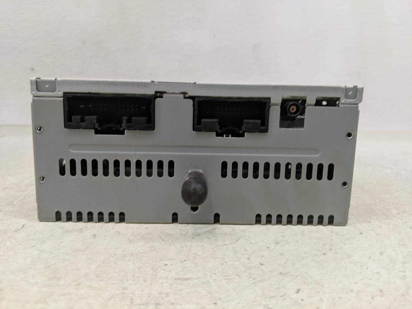 2015-2016 Ford Mustang Radio AM FM Cd Player Receiver Replacement P/N:FR3T-19C107-JJ Fits Fits 2015 2016 OEM Used Auto Parts