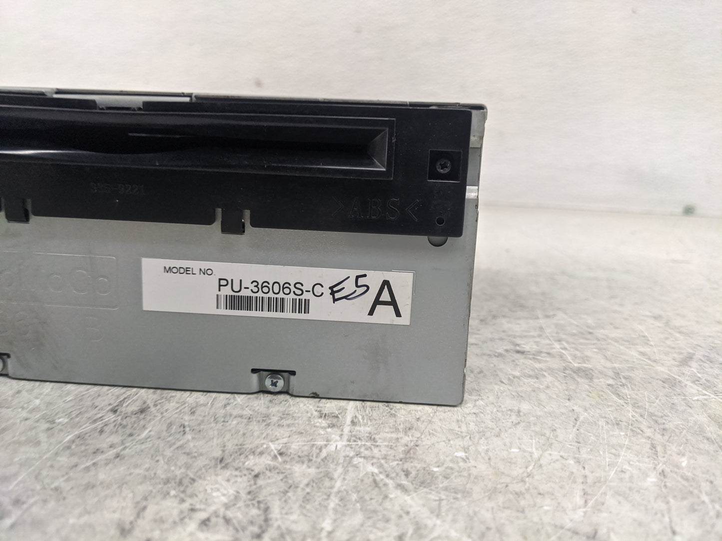 2015 Ford Mustang Radio AM FM Cd Player Receiver Replacement P/N:GR3T19C107AB FR3T-19C107-JJ Fits OEM Used Auto Parts - Oemu