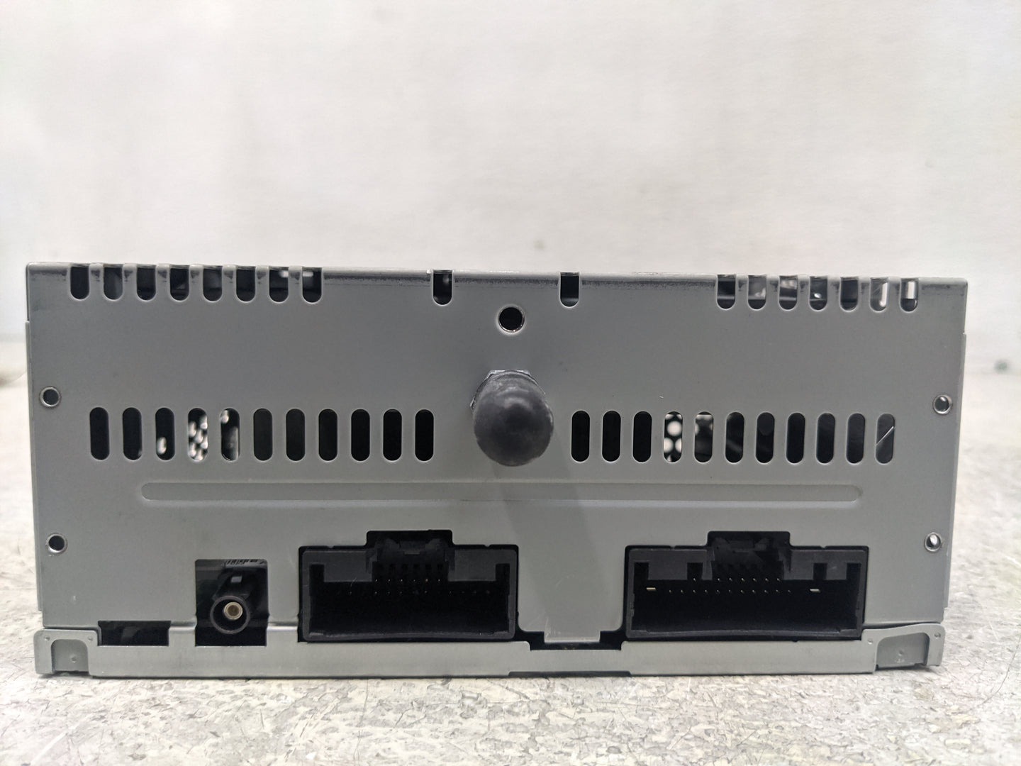2015 Ford Mustang Radio AM FM Cd Player Receiver Replacement P/N:GR3T19C107AB FR3T-19C107-JJ Fits OEM Used Auto Parts - Oemu