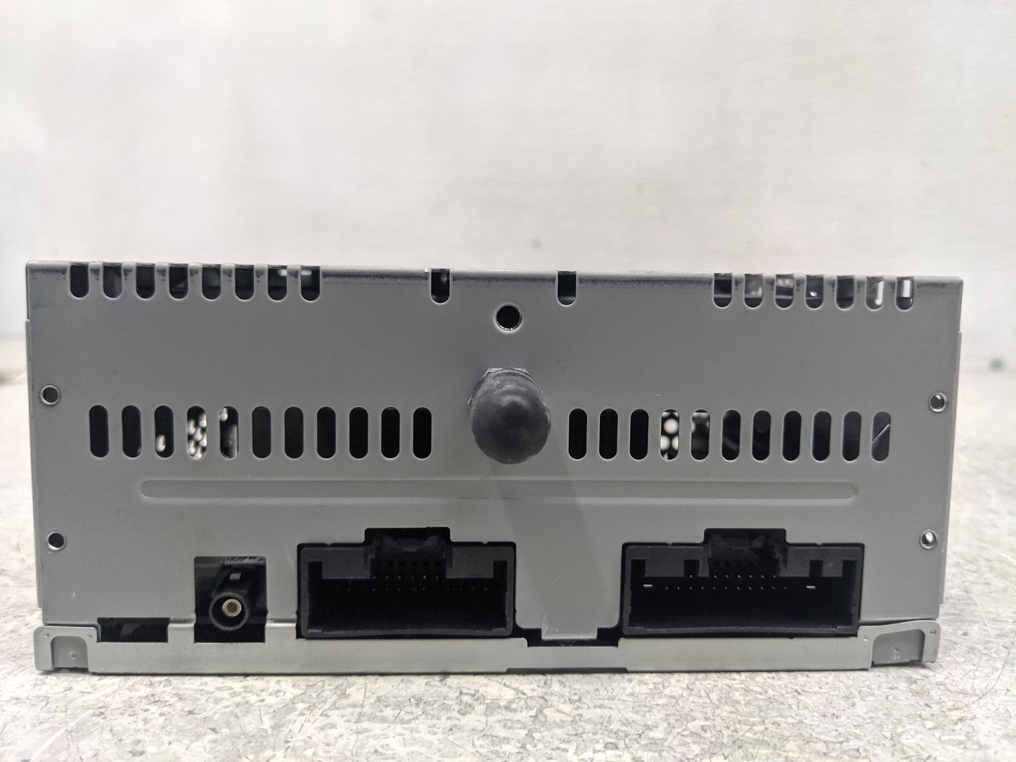 2015 Ford Mustang Radio AM FM Cd Player Receiver Replacement P/N:GR3T19C107AB FR3T-19C107-JJ Fits OEM Used Auto Parts - Oemu