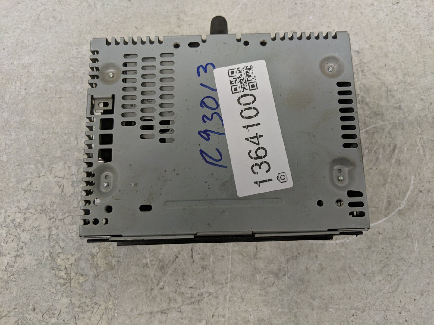 2015-2016 Ford Mustang Radio AM FM Cd Player Receiver Replacement P/N:FR3T-19C107-JJ Fits Fits 2015 2016 OEM Used Auto Parts