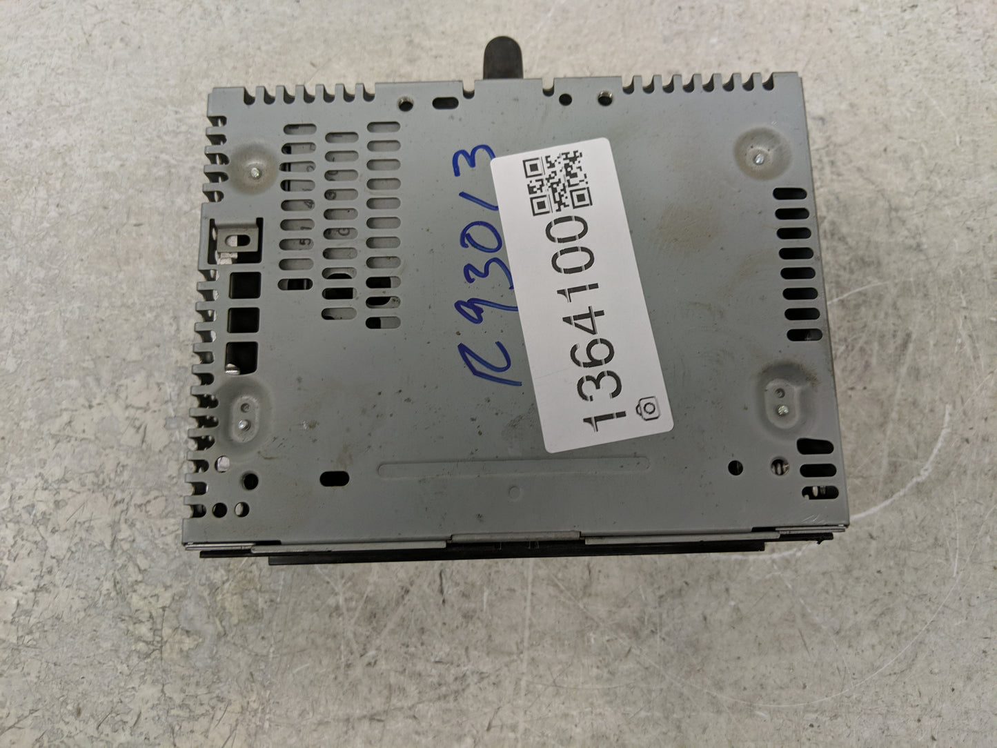 2015-2016 Ford Mustang Radio AM FM Cd Player Receiver Replacement P/N:FR3T-19C107-JJ Fits Fits 2015 2016 OEM Used Auto Parts