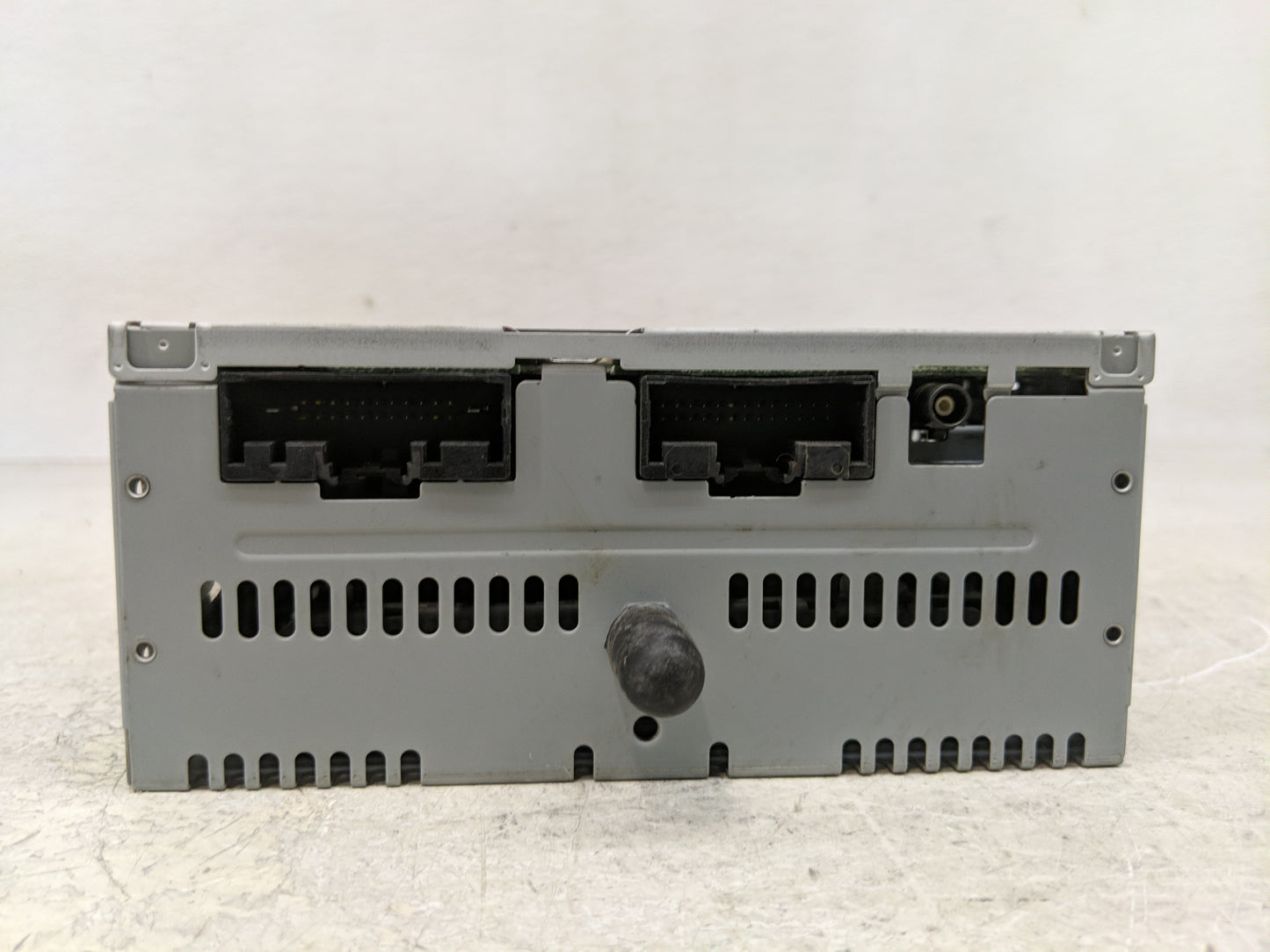 2015-2016 Ford Mustang Radio AM FM Cd Player Receiver Replacement P/N:FR3T-19C107-JJ Fits Fits 2015 2016 OEM Used Auto Parts