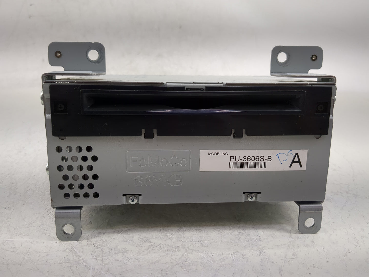 2015-2016 Ford Mustang Radio AM FM Cd Player Receiver Replacement P/N:FR3T-19C107-JJ Fits Fits 2015 2016 OEM Used Auto Parts