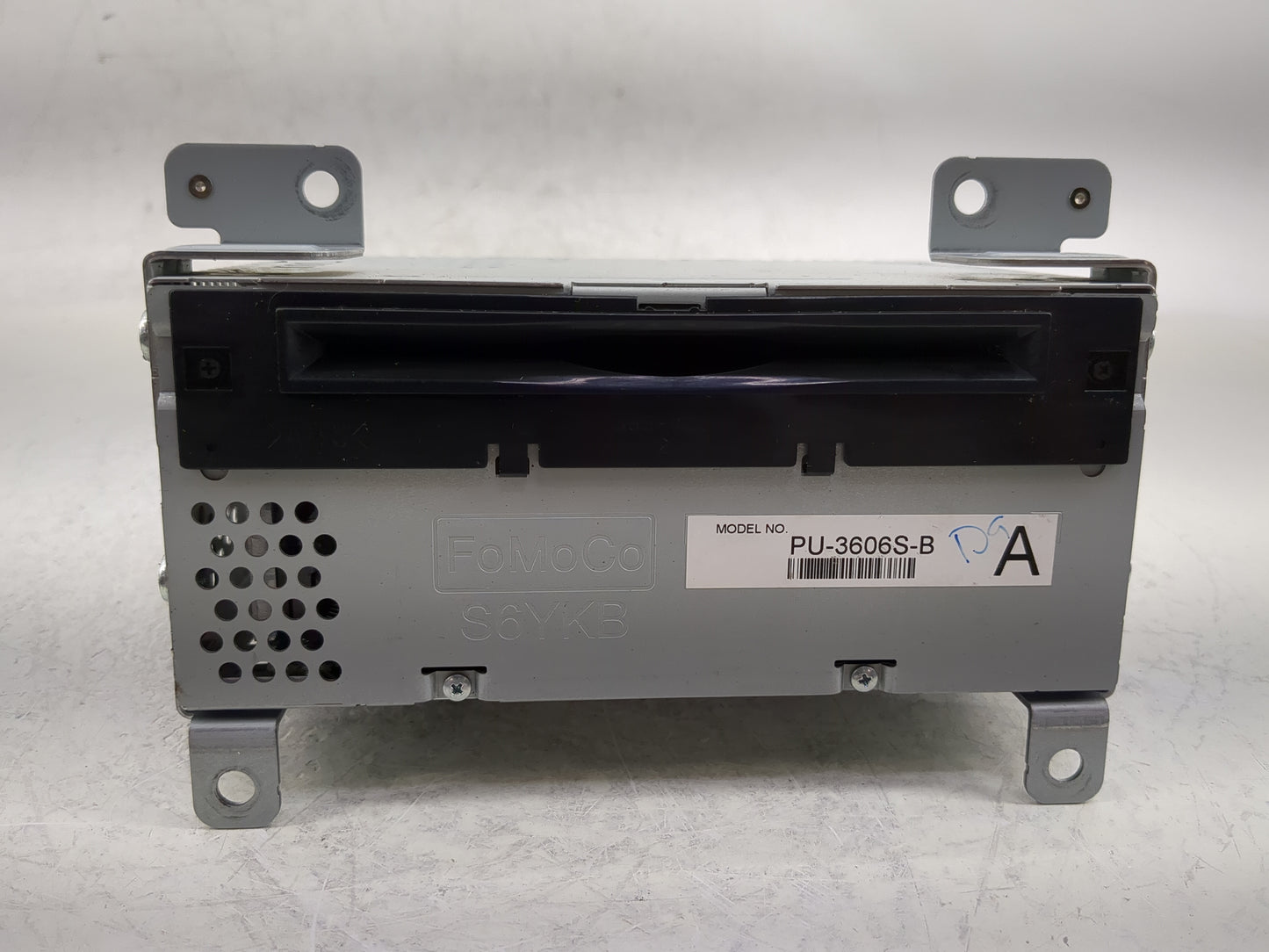 2015-2016 Ford Mustang Radio AM FM Cd Player Receiver Replacement P/N:FR3T-19C107-JJ Fits Fits 2015 2016 OEM Used Auto Parts