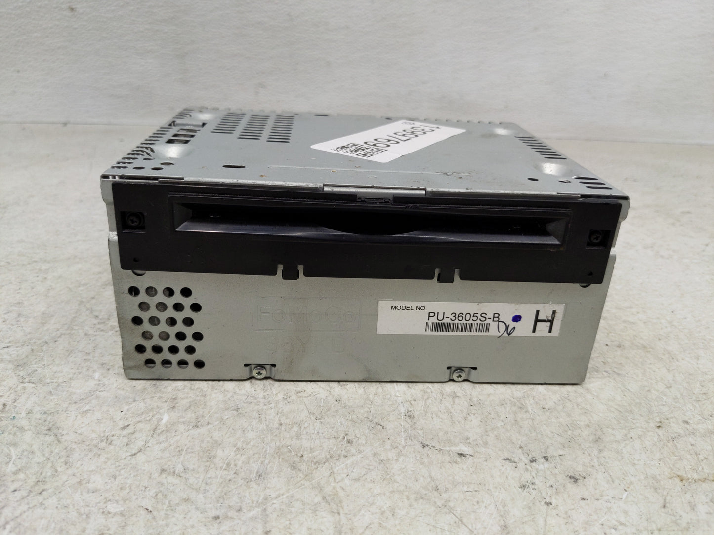 2015-2016 Ford Mustang Radio AM FM Cd Player Receiver Replacement P/N:FR3T-19C107-UA Fits Fits 2015 2016 OEM Used Auto Parts