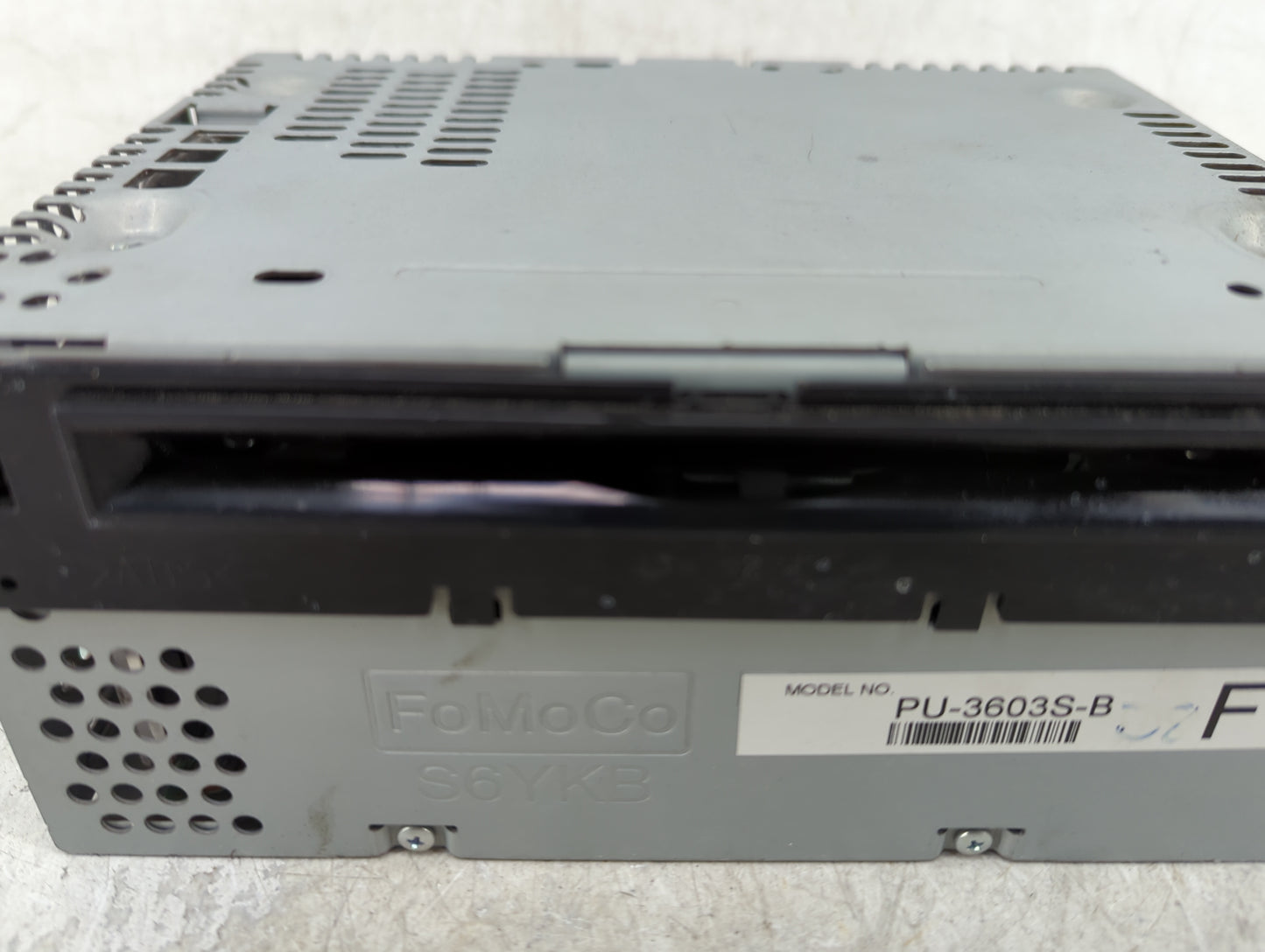 2015-2016 Ford Mustang Radio AM FM Cd Player Receiver Replacement P/N:FR3T-19C107-SE Fits Fits 2015 2016 OEM Used Auto Parts