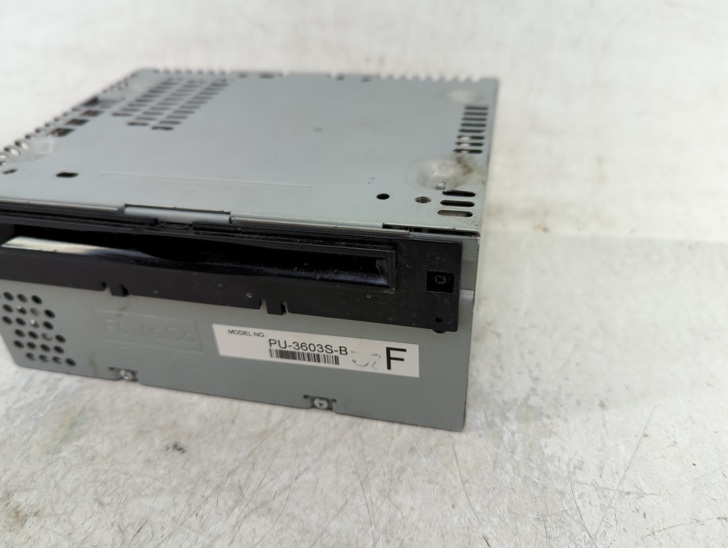 2015-2016 Ford Mustang Radio AM FM Cd Player Receiver Replacement P/N:FR3T-19C107-SE Fits Fits 2015 2016 OEM Used Auto Parts