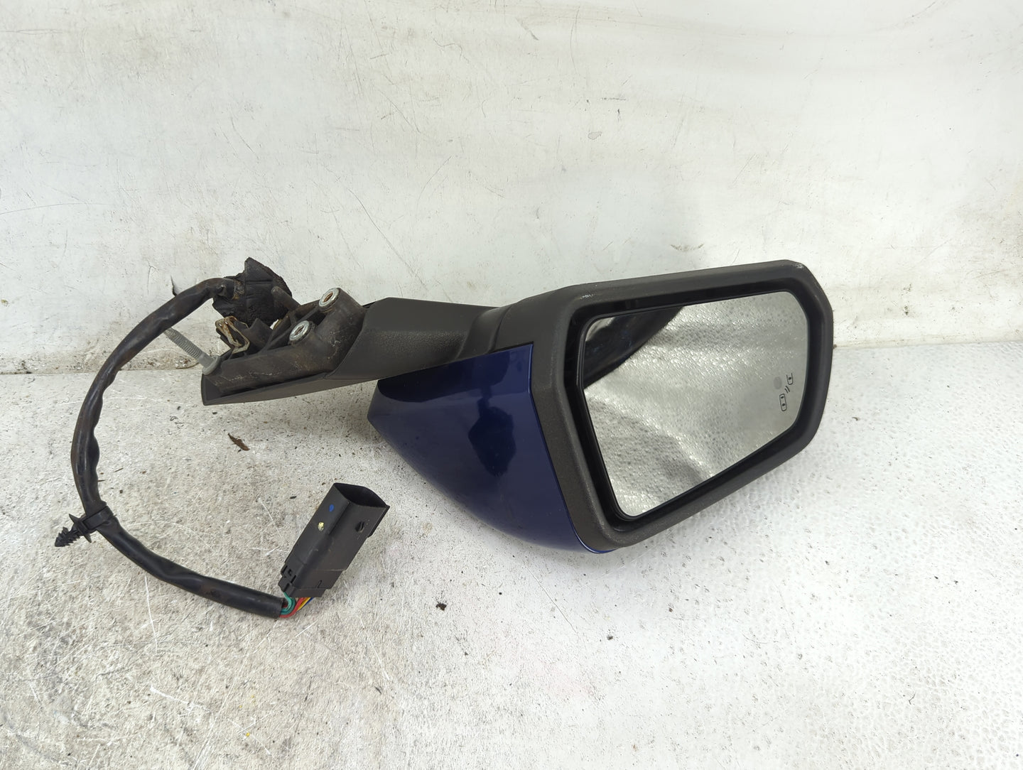 2015-2020 Ford Mustang Driver Side View Mirror - Left Door Mirror OEM Used - Oemusedautoparts1.com