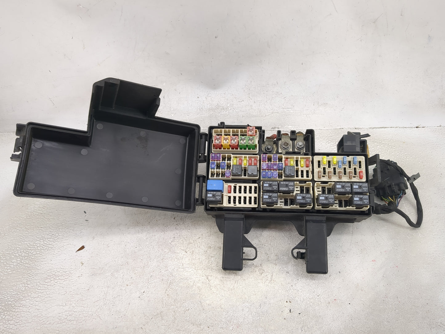 2015 Ford Mustang Fusebox Fuse Box Panel Relay Module P/N:BT2T-14B192-AA BT2T-14B192-BA Fits OEM Used Auto Parts - Oemusedau