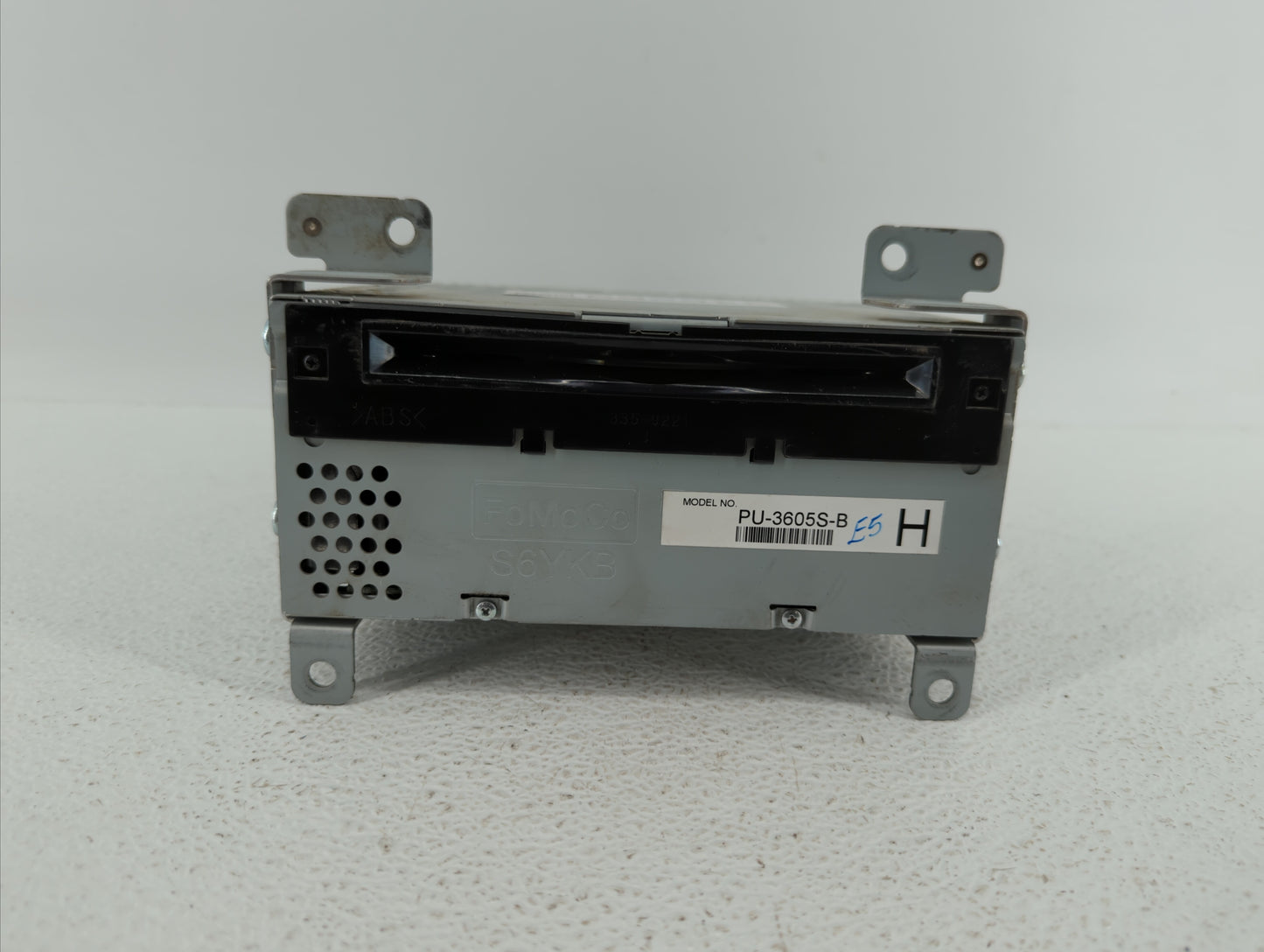 2015-2015 Ford Mustang Am Fm Cd Player Radio Receiver - Oemusedautoparts1.com