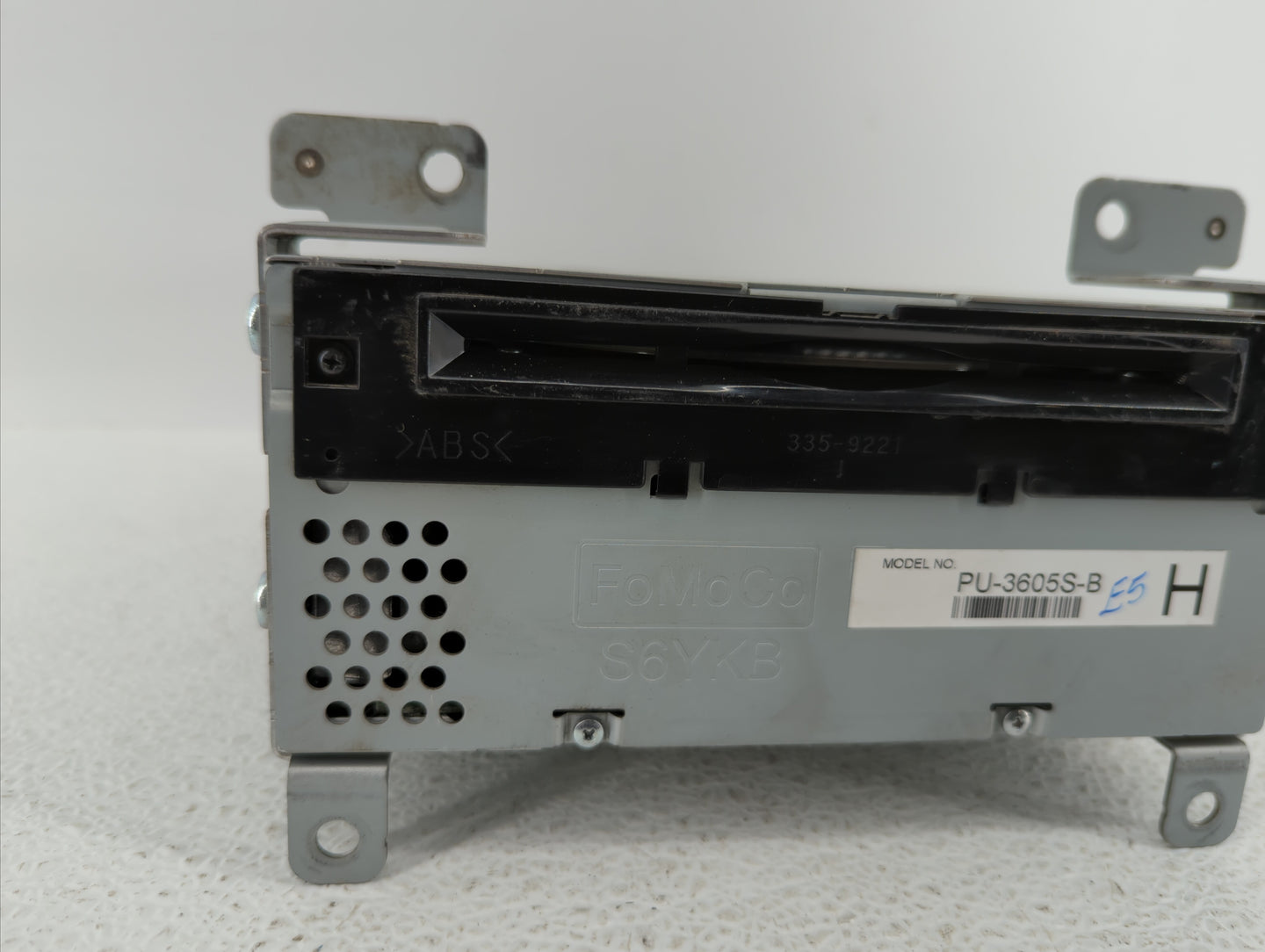 2015-2015 Ford Mustang Am Fm Cd Player Radio Receiver - Oemusedautoparts1.com