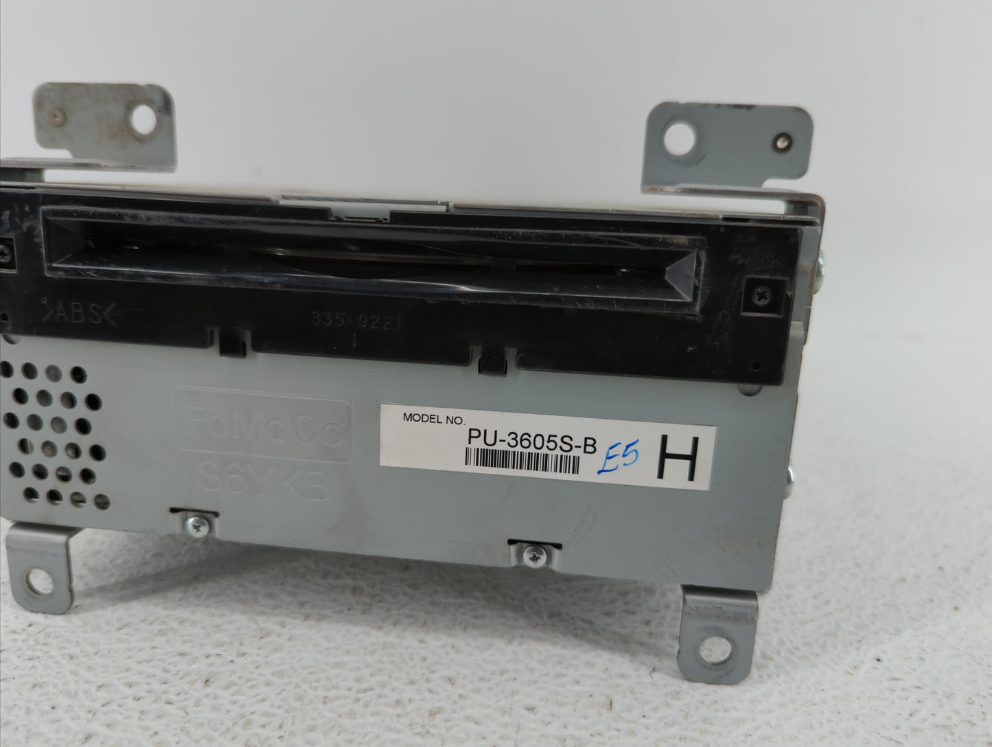 2015-2015 Ford Mustang Am Fm Cd Player Radio Receiver - Oemusedautoparts1.com
