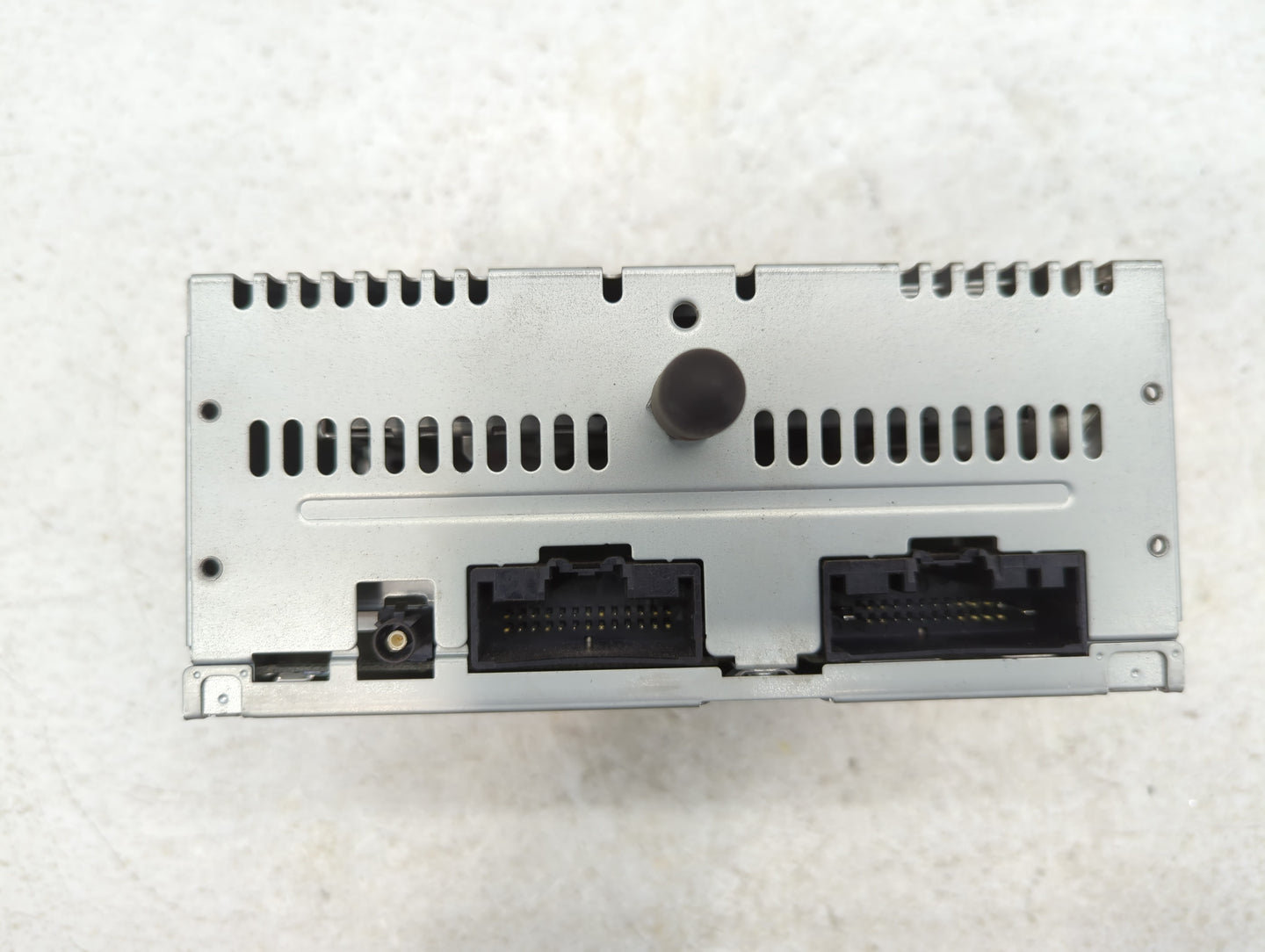 2015-2016 Ford Mustang Radio AM FM Cd Player Receiver Replacement P/N:FR3T-19C107-SE Fits Fits 2015 2016 OEM Used Auto Parts