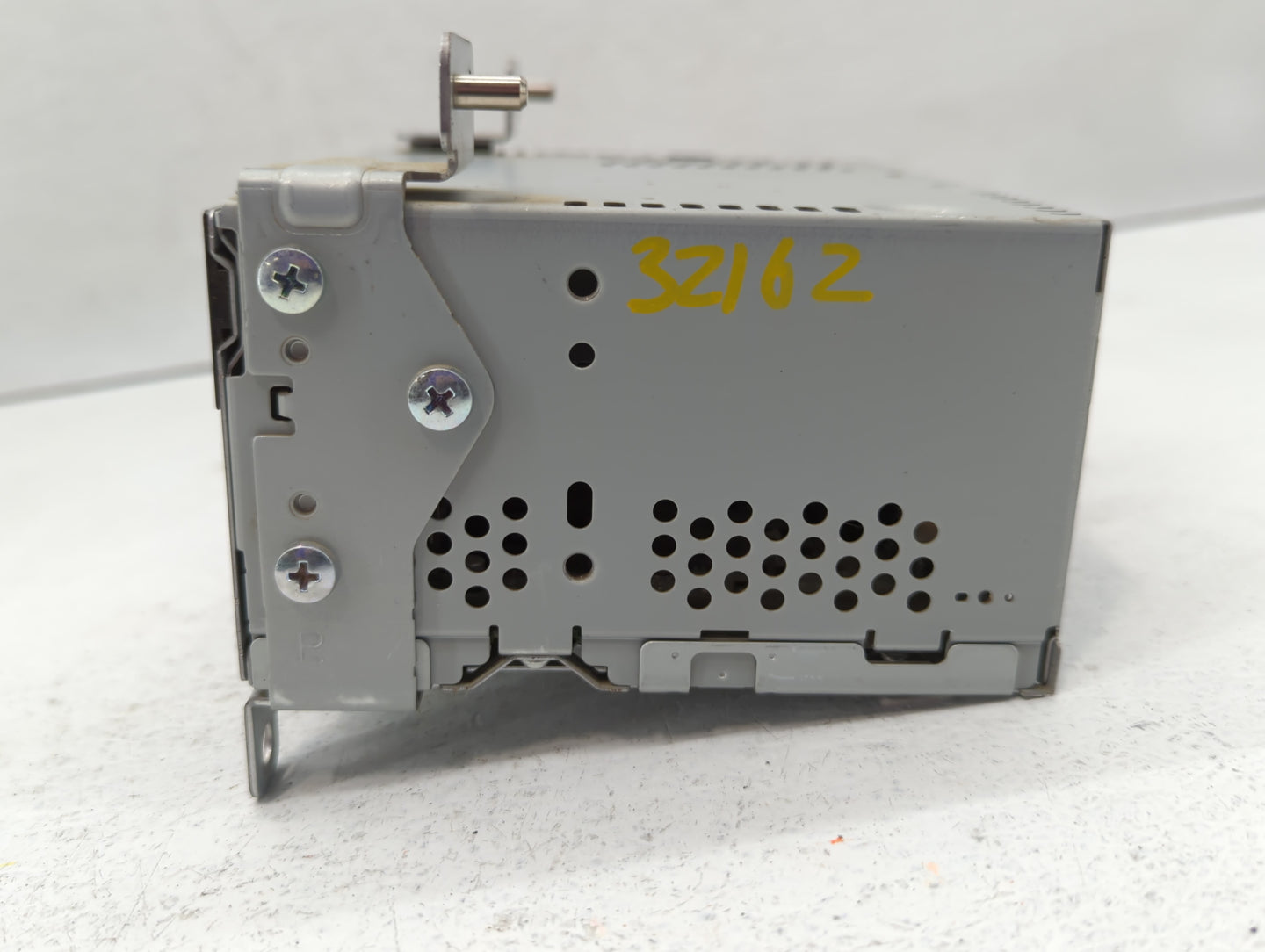 2015-2016 Ford Mustang Am Fm Cd Player Radio Receiver - Oemusedautoparts1.com