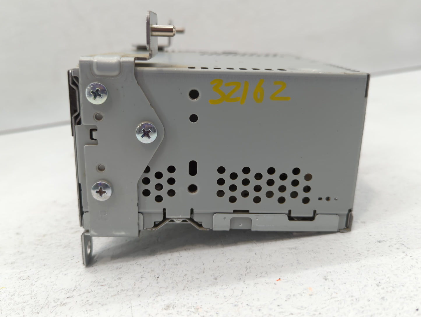 2015-2016 Ford Mustang Am Fm Cd Player Radio Receiver - Oemusedautoparts1.com